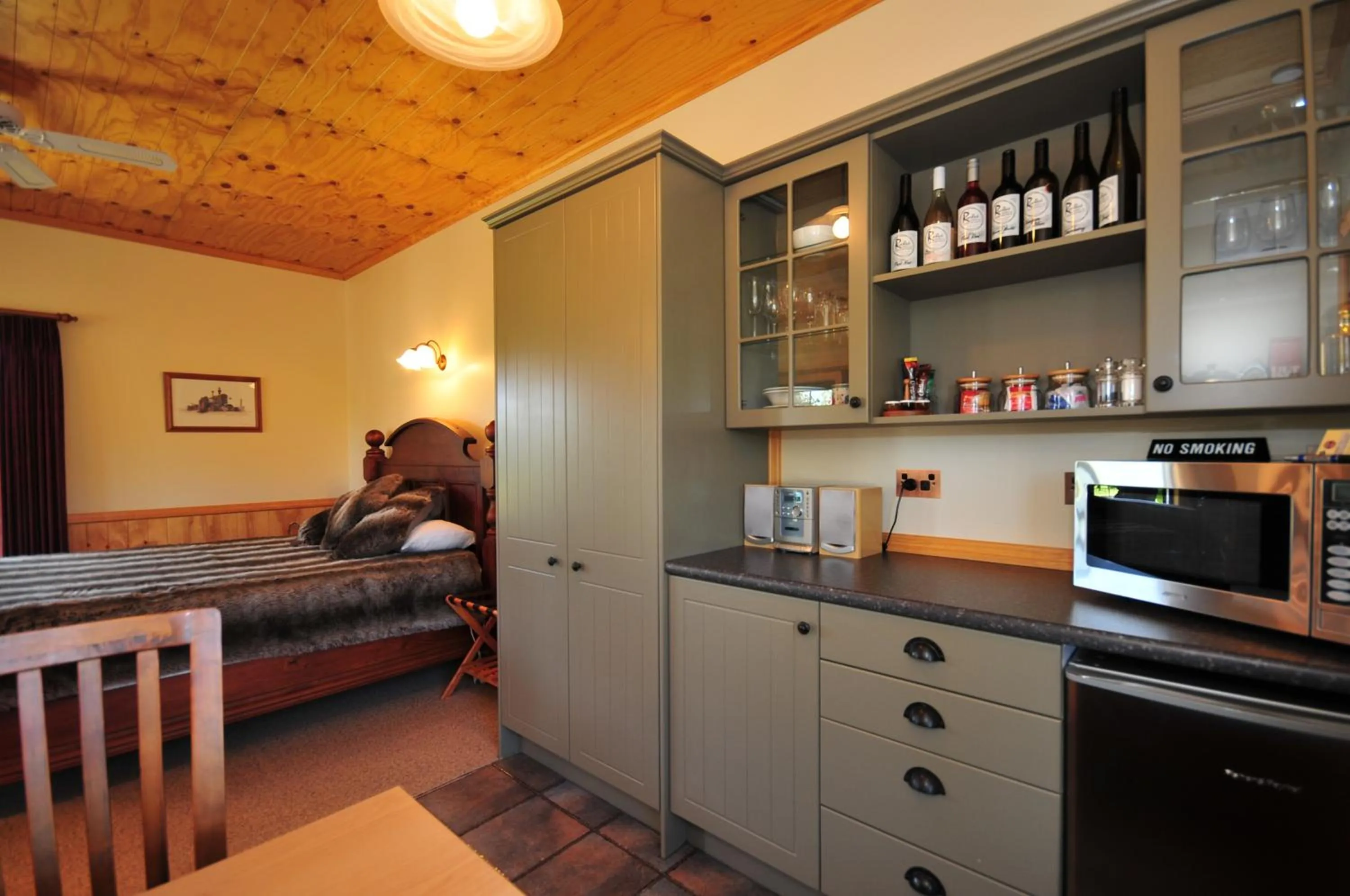 Kitchen or kitchenette in River Rock Estate