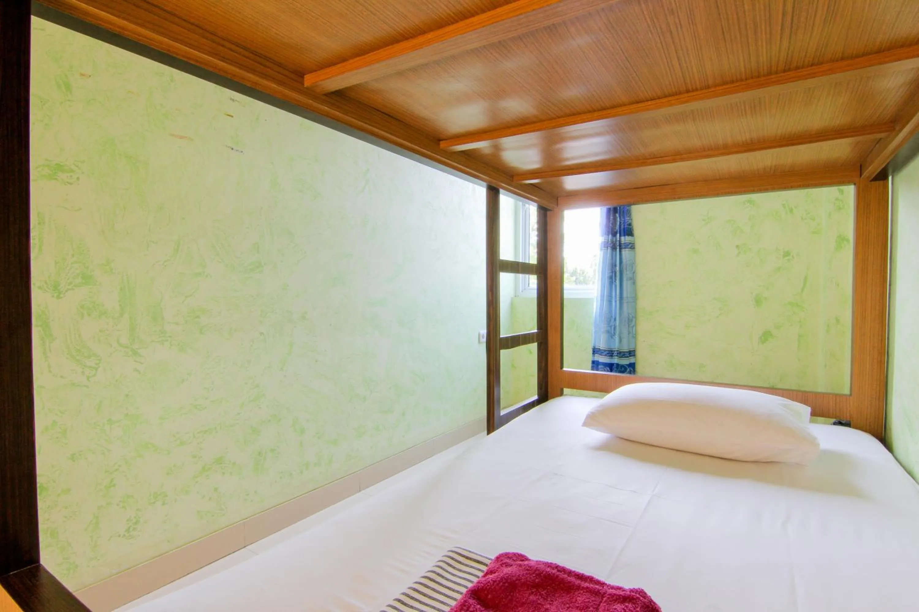 bunk bed, Bed in Yani Homestay