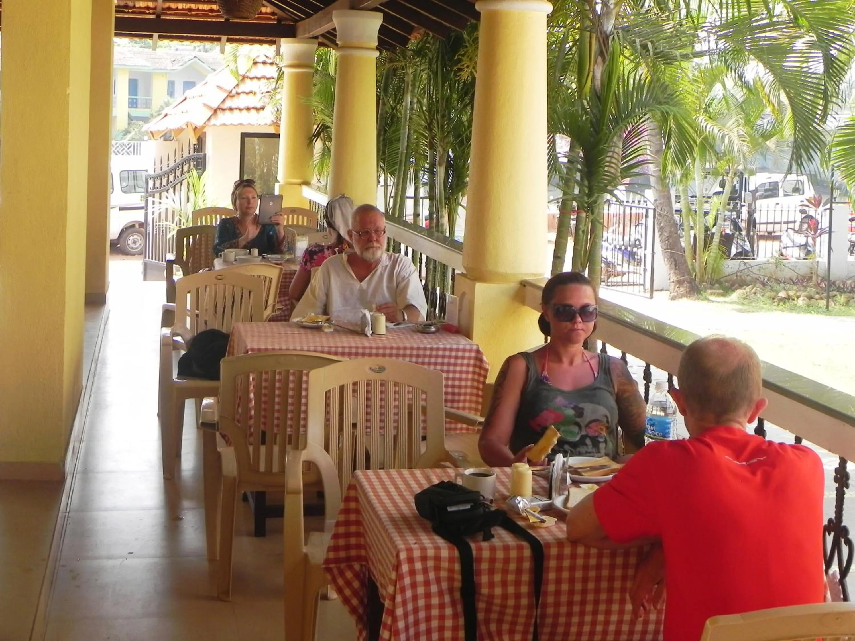 Restaurant/places to eat in Riverside Regency Resort