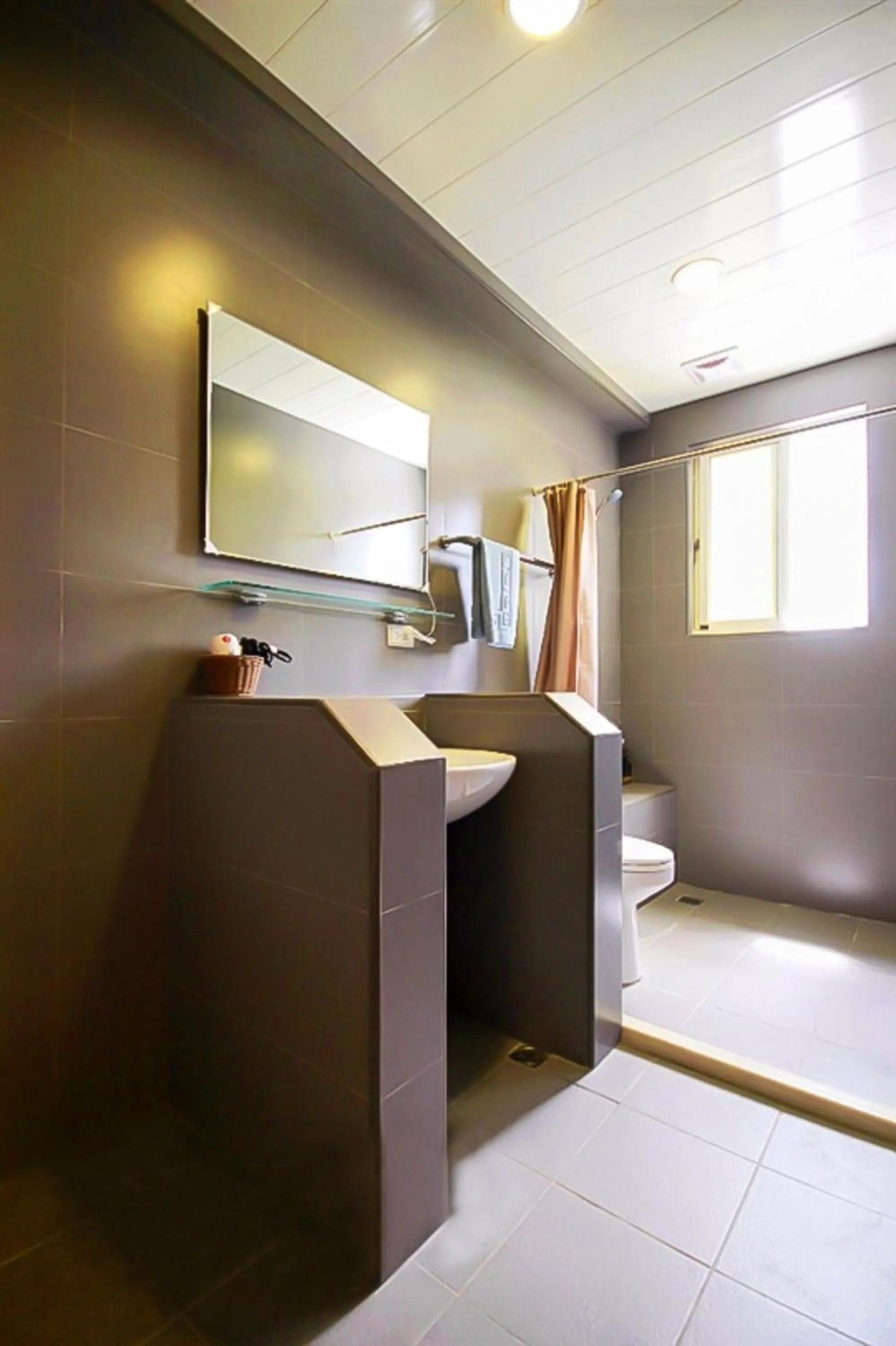 Bathroom, Bed in Taichung Xinshe Garden Life Homestay B&B
