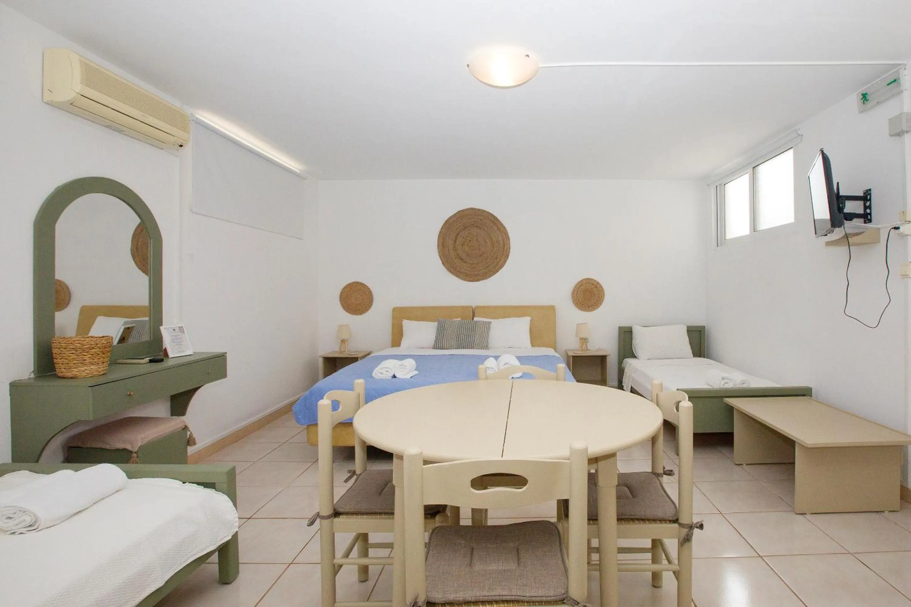 Photo of the whole room, Bed in Blue Marine Village