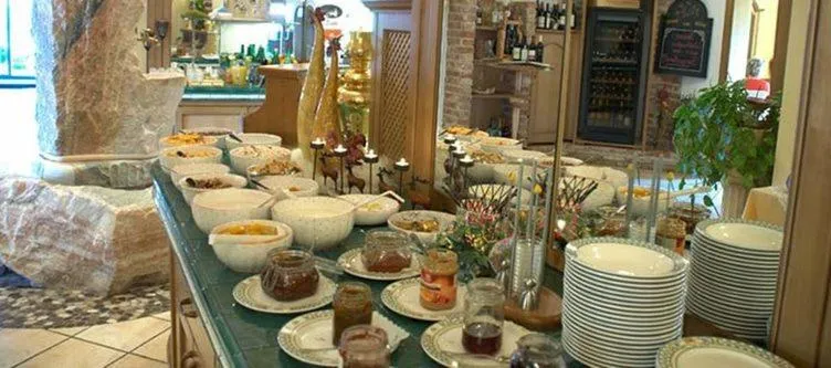 Buffet breakfast in Hotel Prechtlhof
