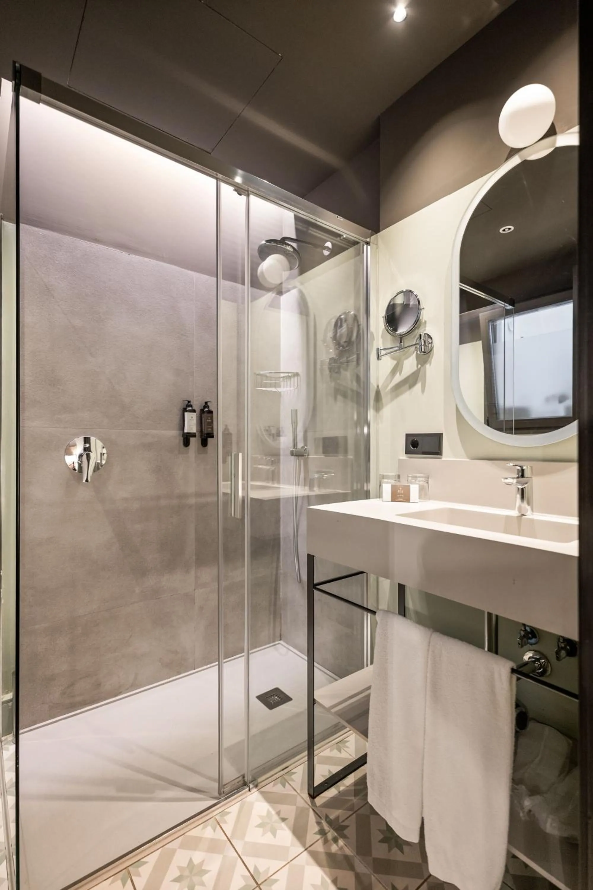 Casa Alhaja by Shiadu