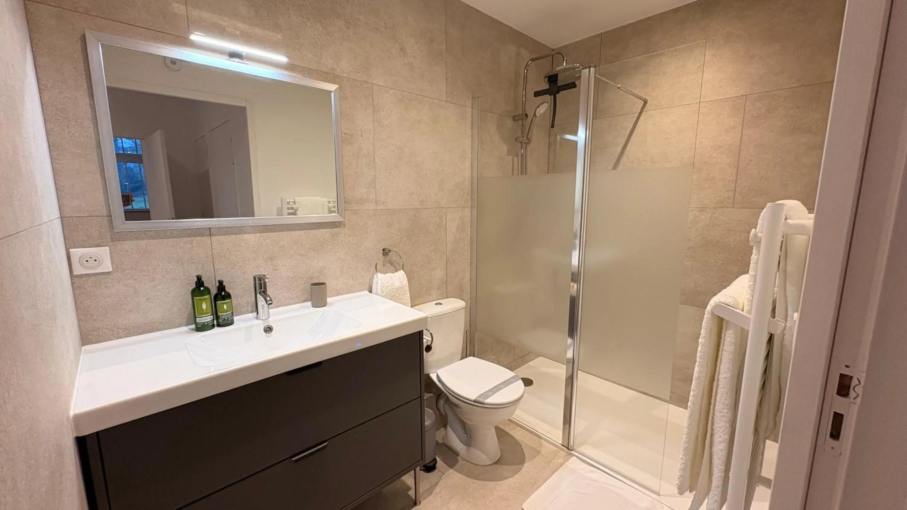 Shower in Château du Rondon