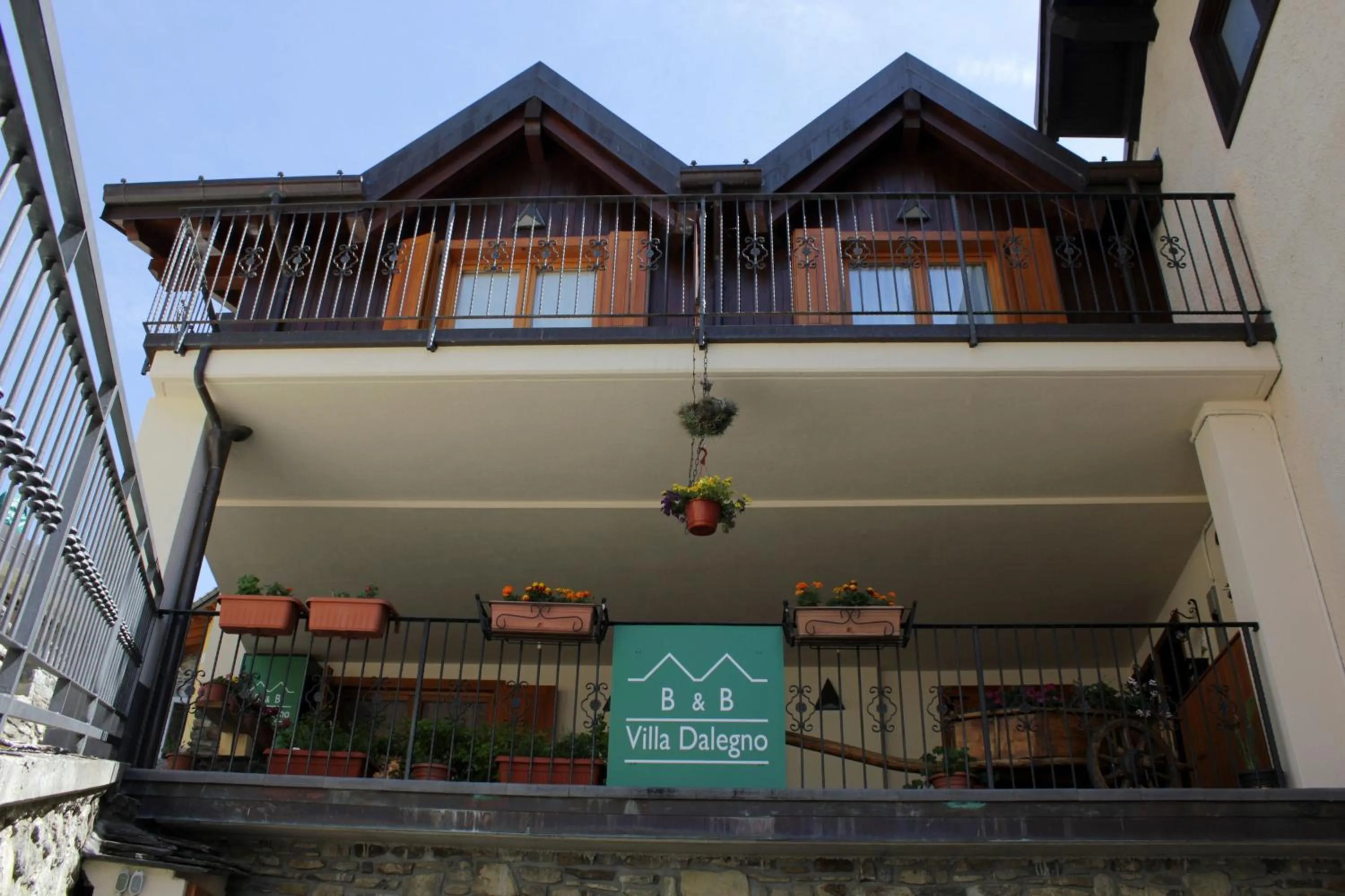 Facade/entrance in B&B Villa Dalegno