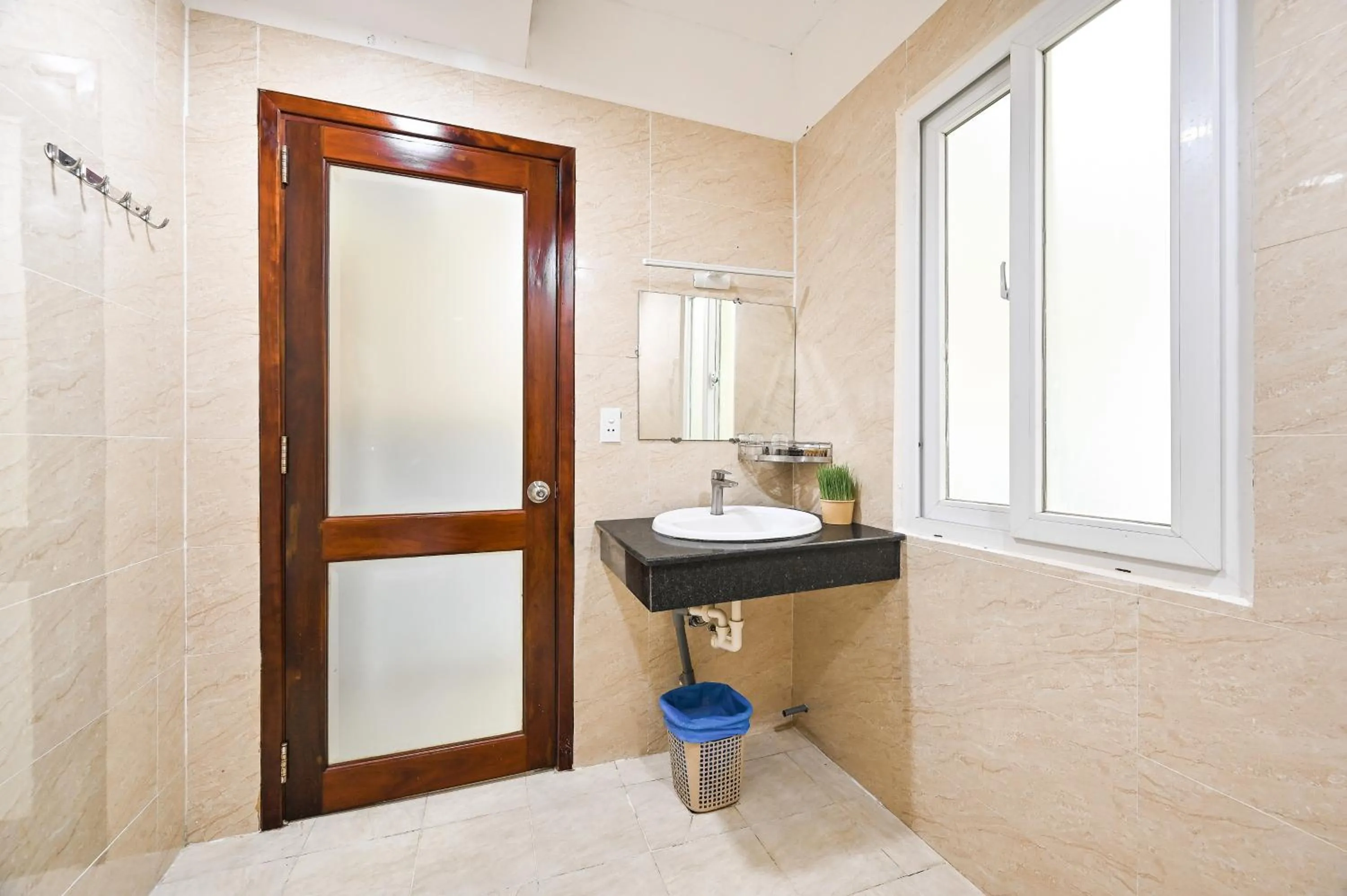 Toilet in Duc Minh Saigon Airport Hotel