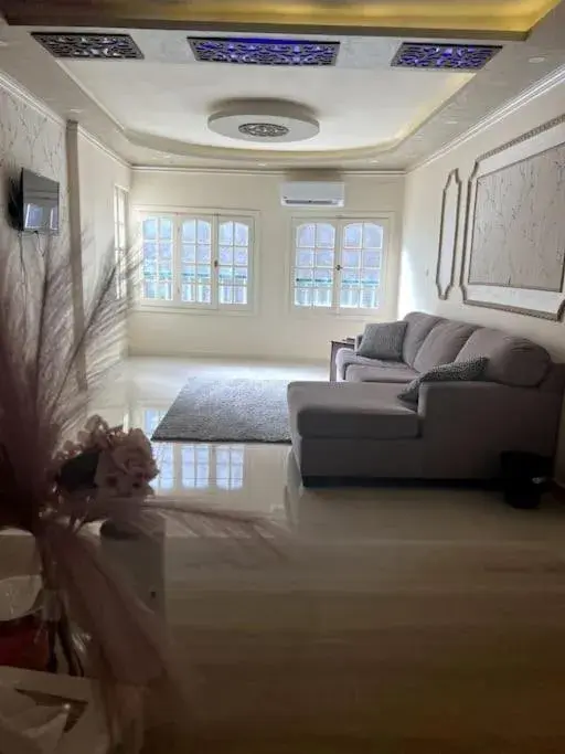 Two-Bedroom Apartment in Beachside Bliss: Just Steps from the Shore Two-Bedroom Apartment in Beachside Bliss: Just Steps from the Shore