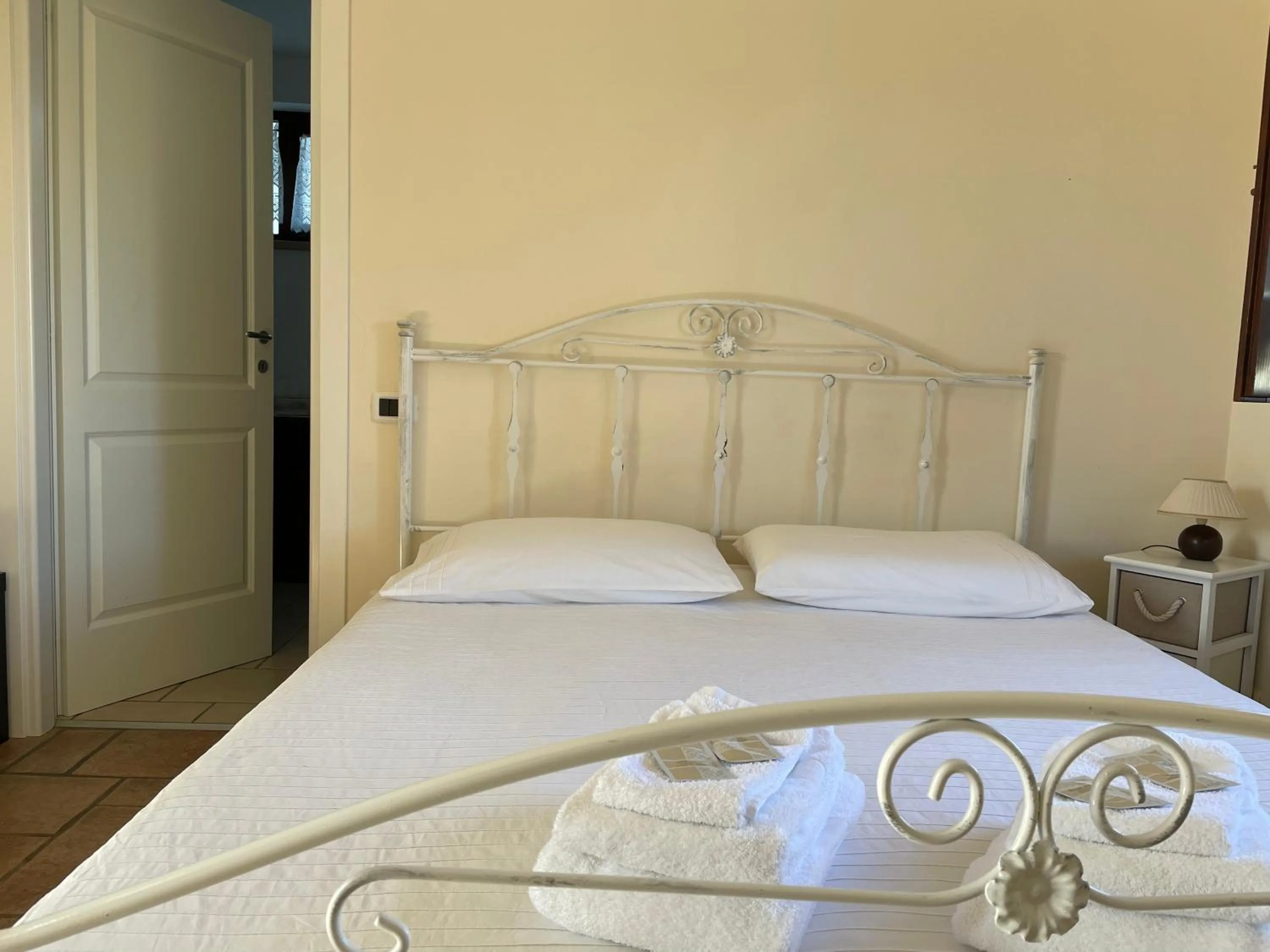 Bed in B&B Donna Luisa