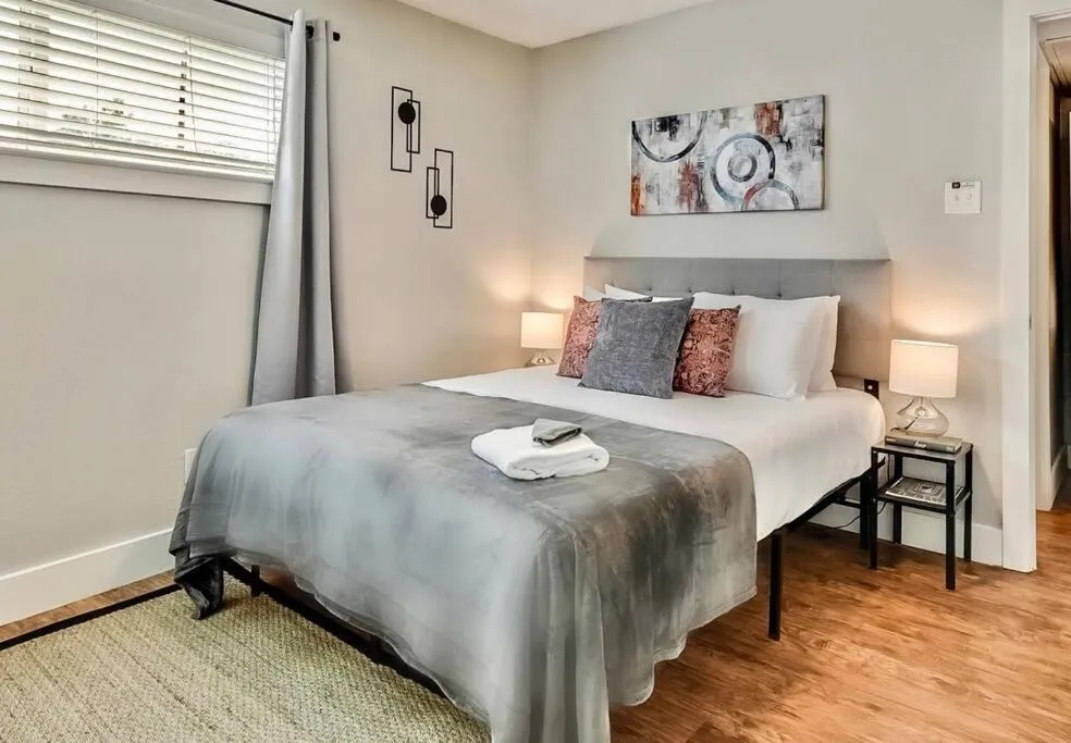 Bed in Global Cup Hello Gorgeous Flat near Downtown!