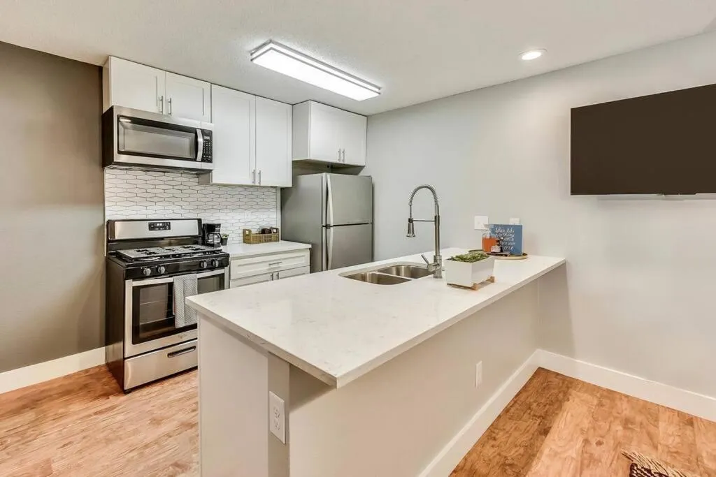 Global Cup Hello Gorgeous Flat near Downtown!