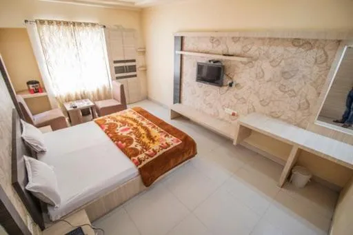 Bed in Pachmarhi Shri Krishna Hotel