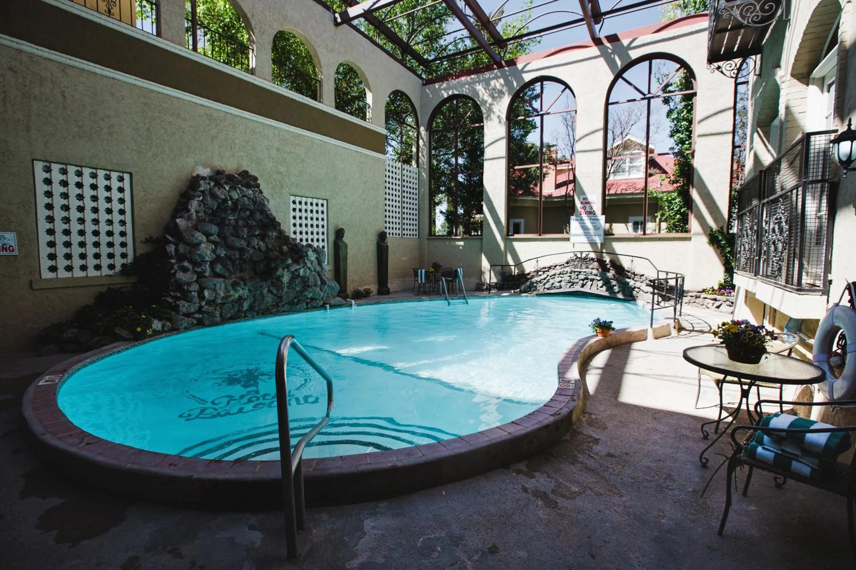 Swimming pool in The Hotel Paisano