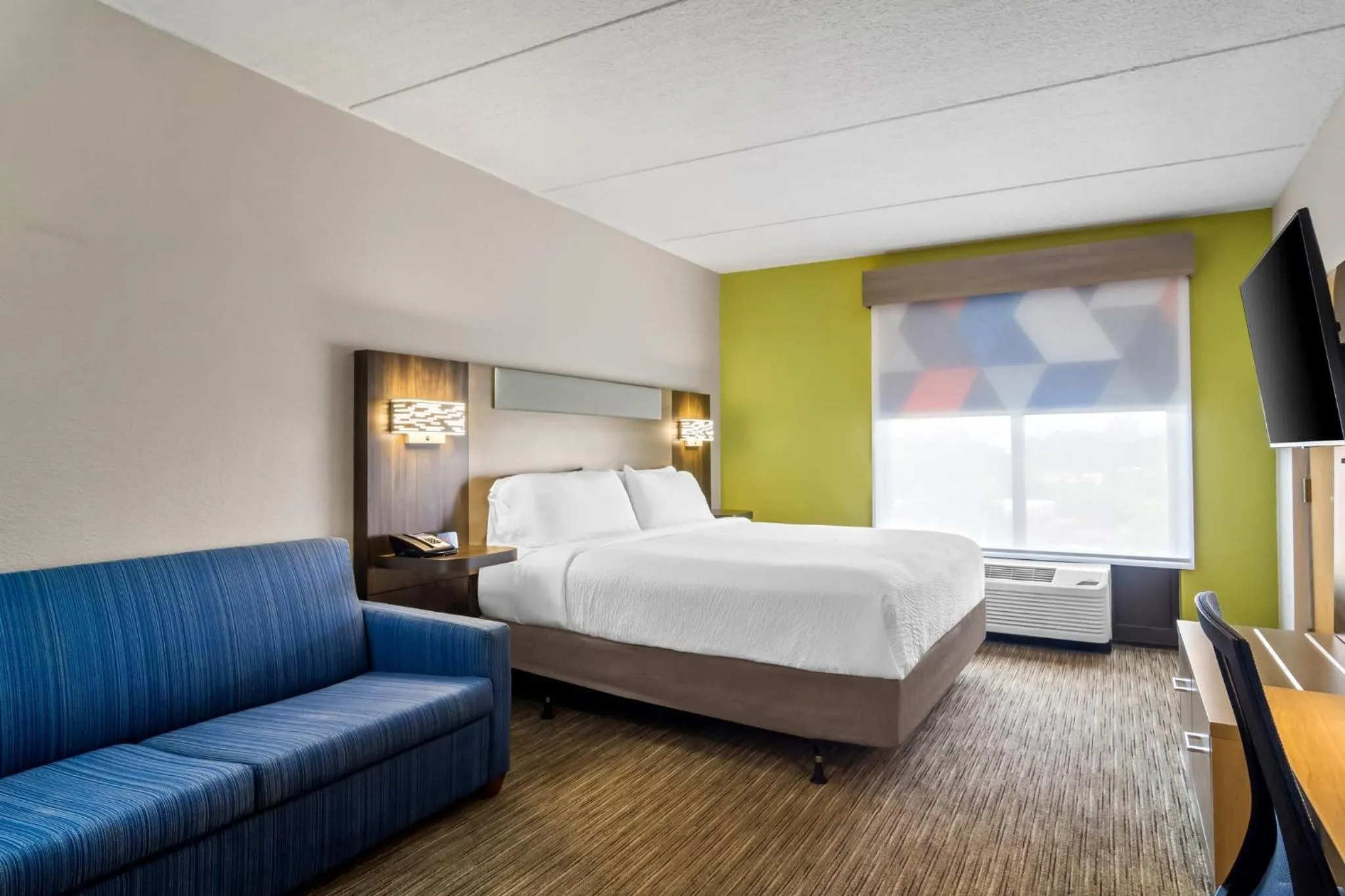 Photo of the whole room, Bed in Holiday Inn Express & Suites Jacksonville South East - Medical Center Area by IHG