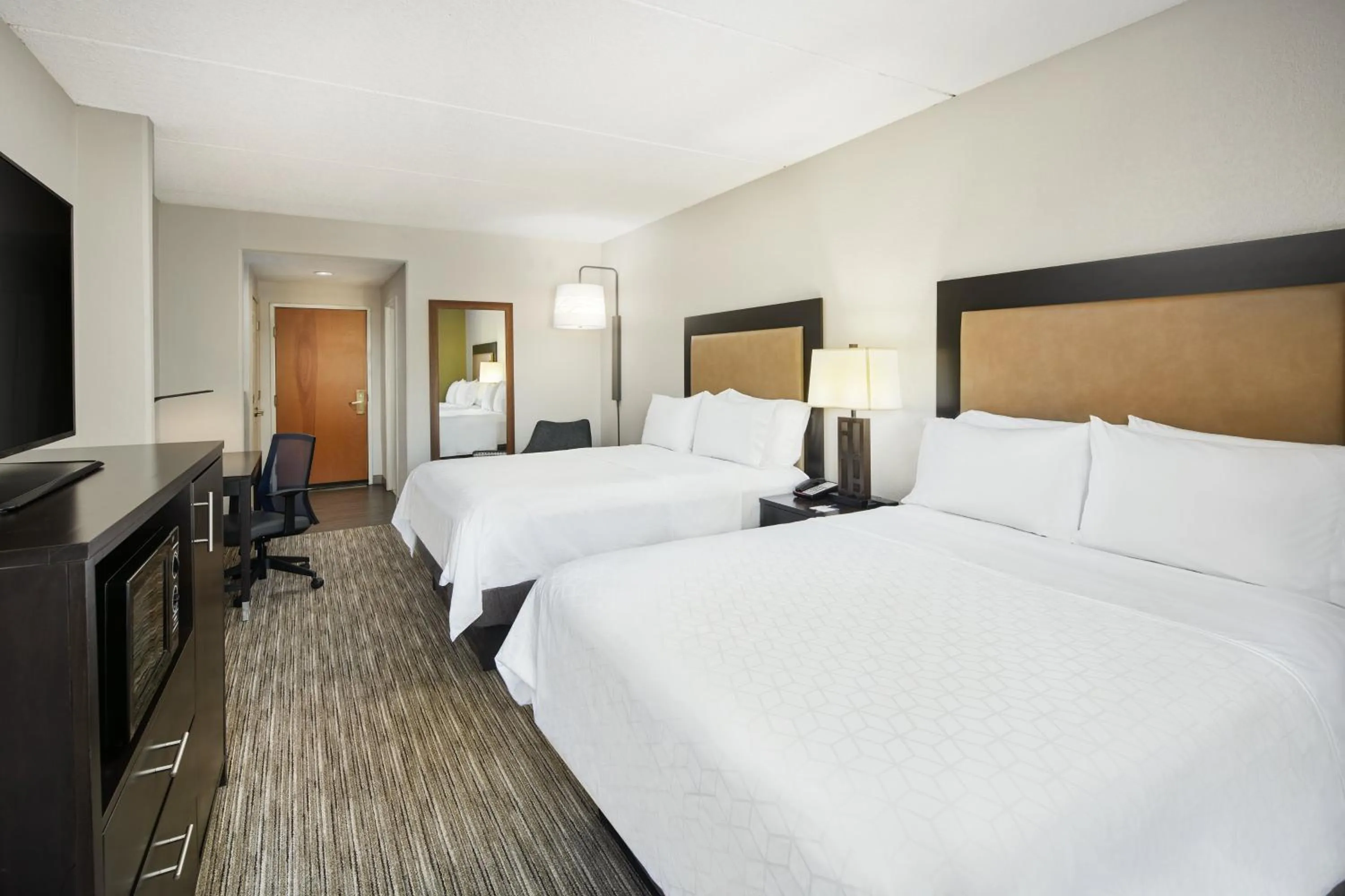 Photo of the whole room, Bed in Holiday Inn Express & Suites Jacksonville South East - Medical Center Area by IHG