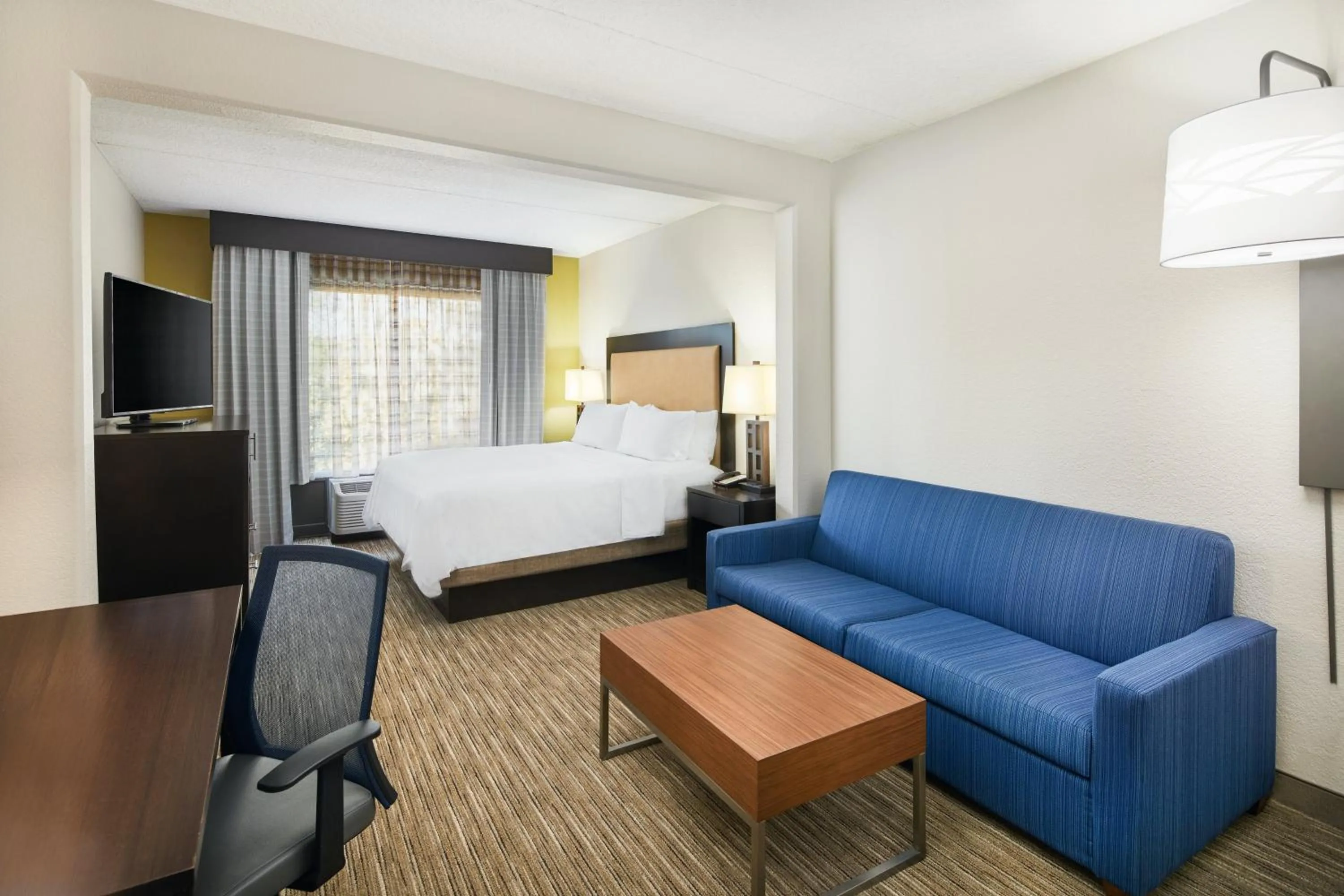 Photo of the whole room, Bed in Holiday Inn Express & Suites Jacksonville South East - Medical Center Area by IHG