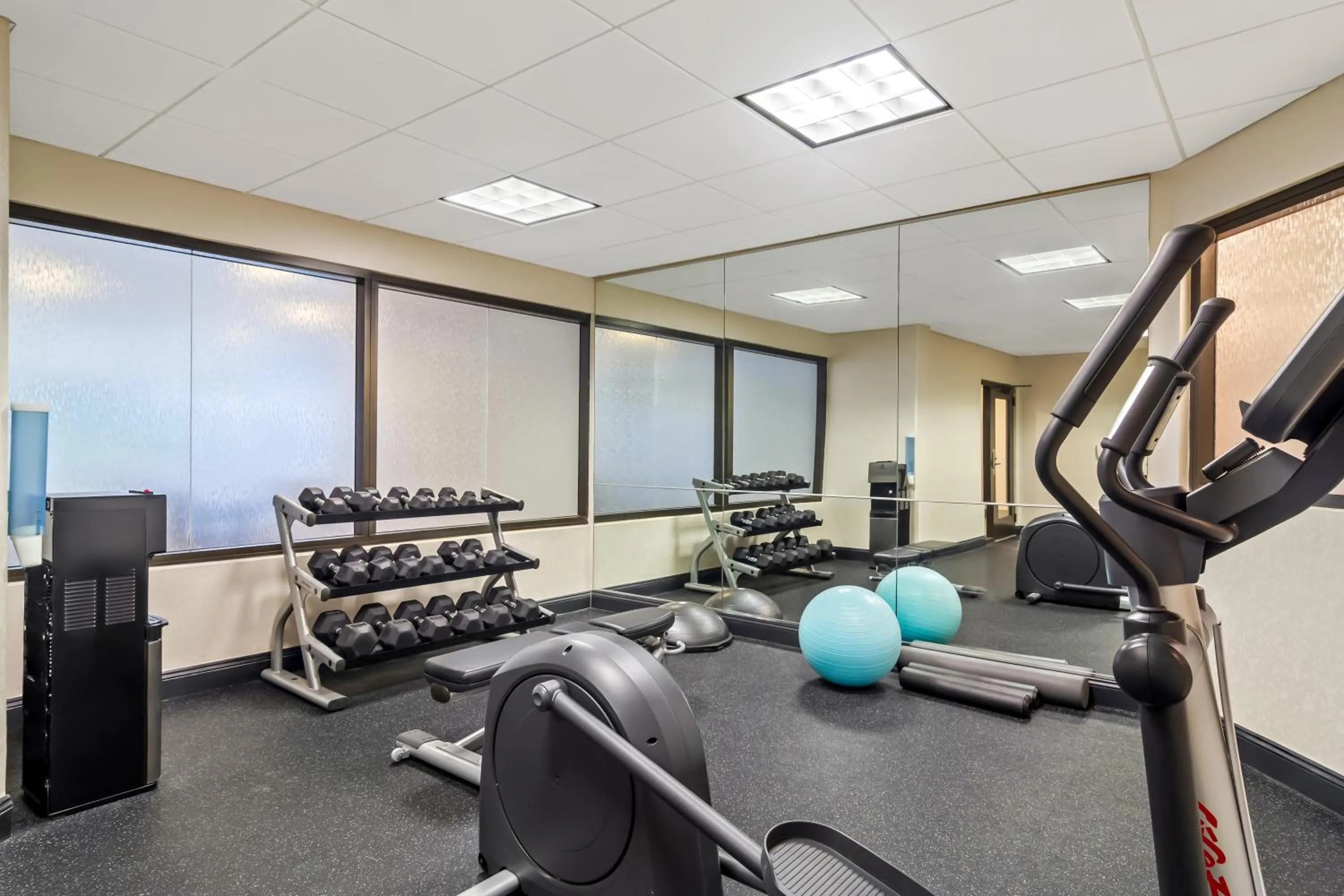 Fitness centre/facilities in Holiday Inn Express & Suites Jacksonville South East - Medical Center Area by IHG