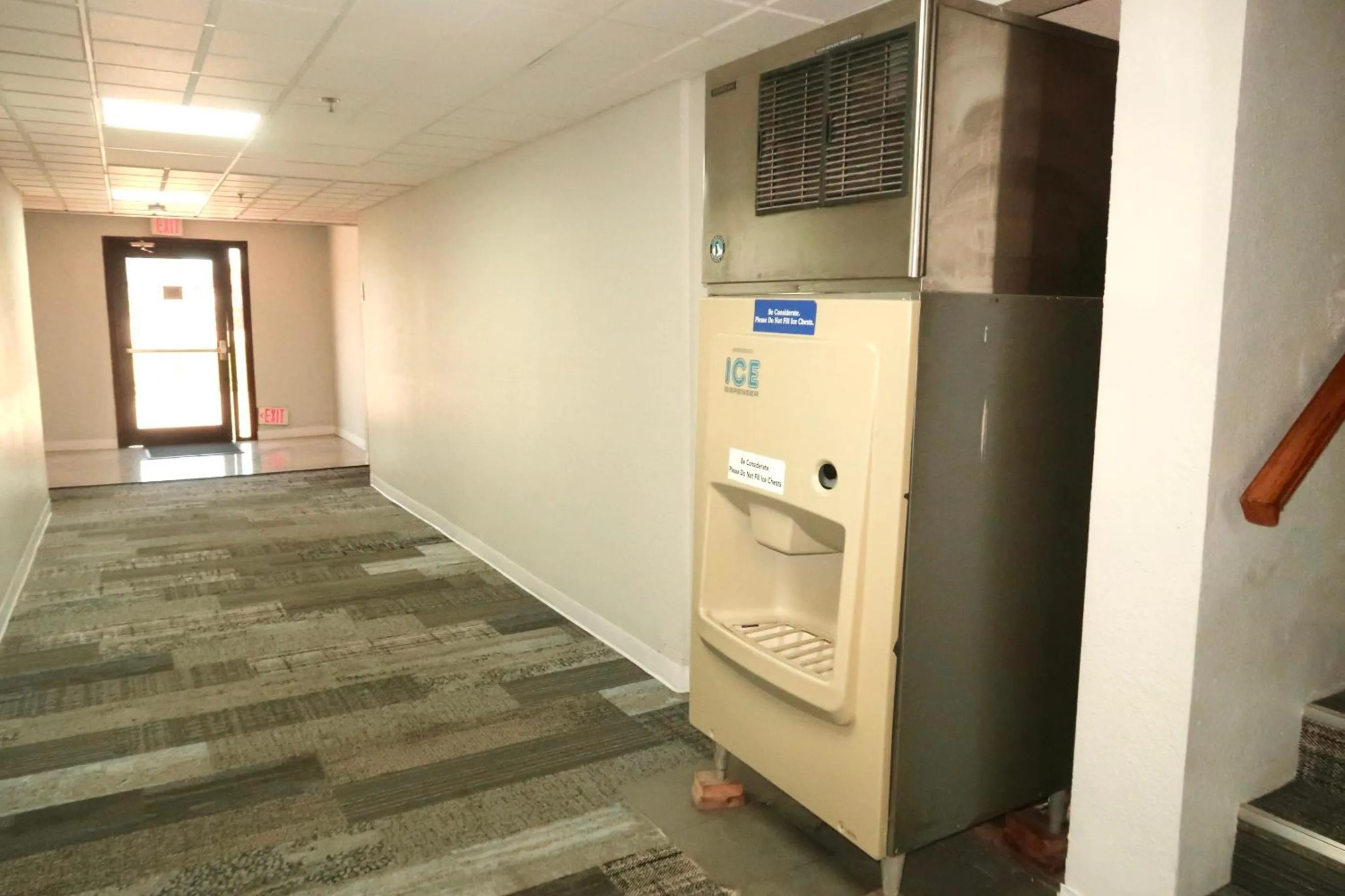 Area and facilities in Studio 6 Elkhart, IN- Kitchenette Rooms