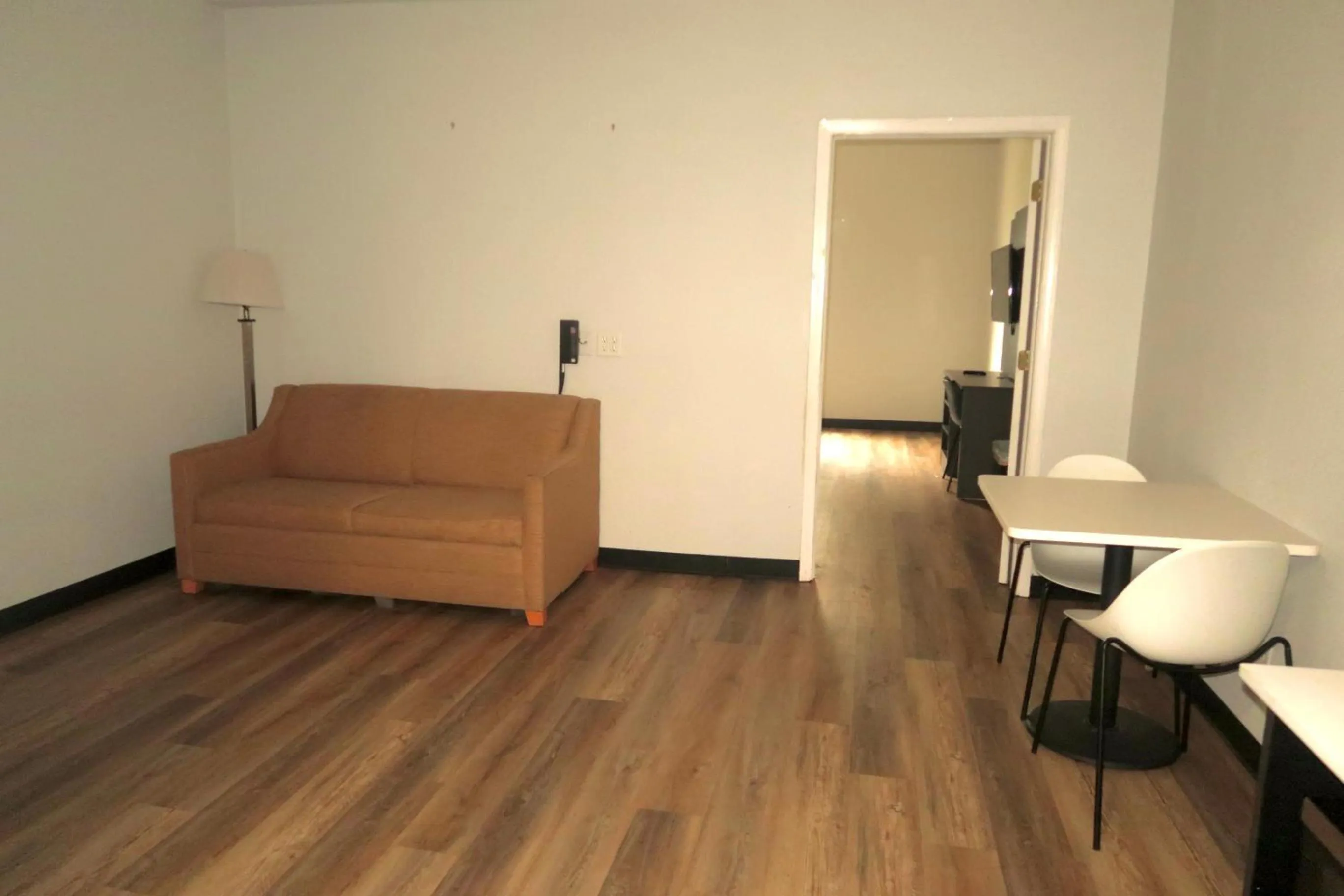 Living room in Studio 6 Elkhart, IN- Kitchenette Rooms