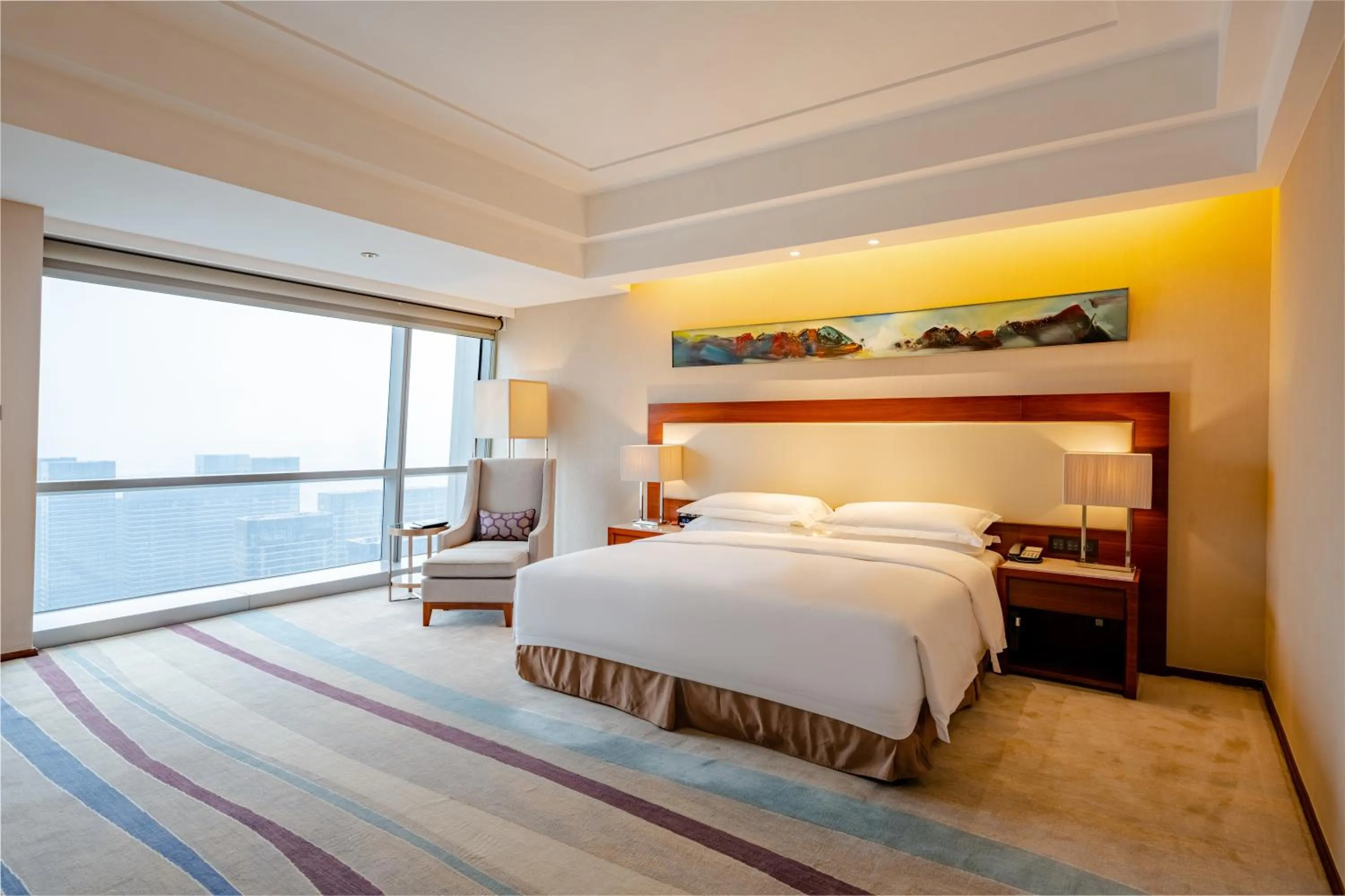 Bed in Crowne Plaza Wuxi Taihu by IHG