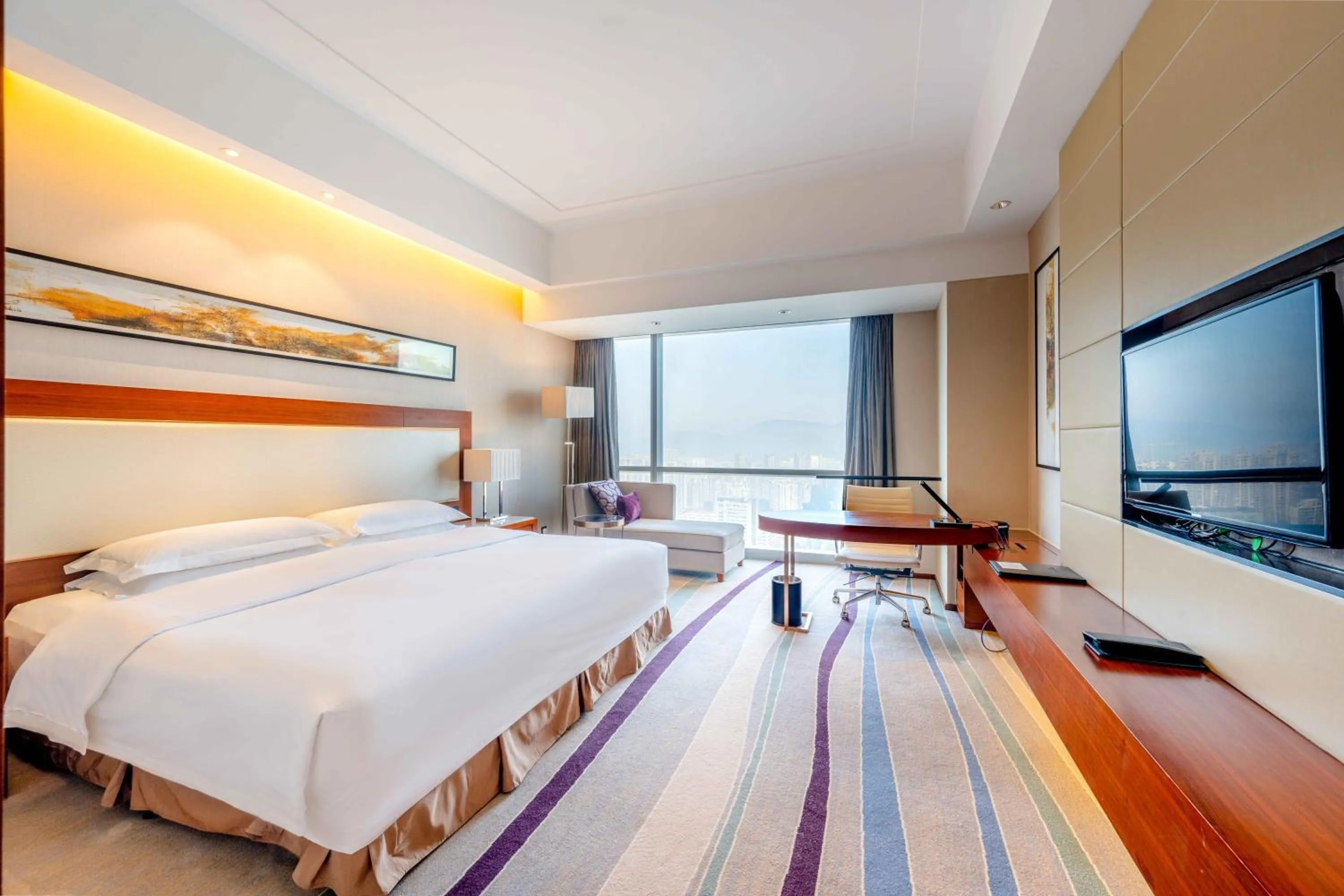 Bed in Crowne Plaza Wuxi Taihu by IHG