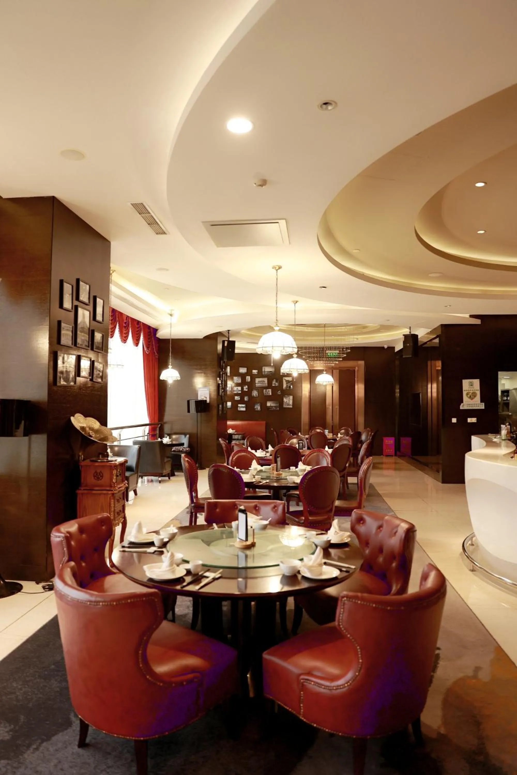 Restaurant/places to eat in Crowne Plaza Wuxi Taihu by IHG