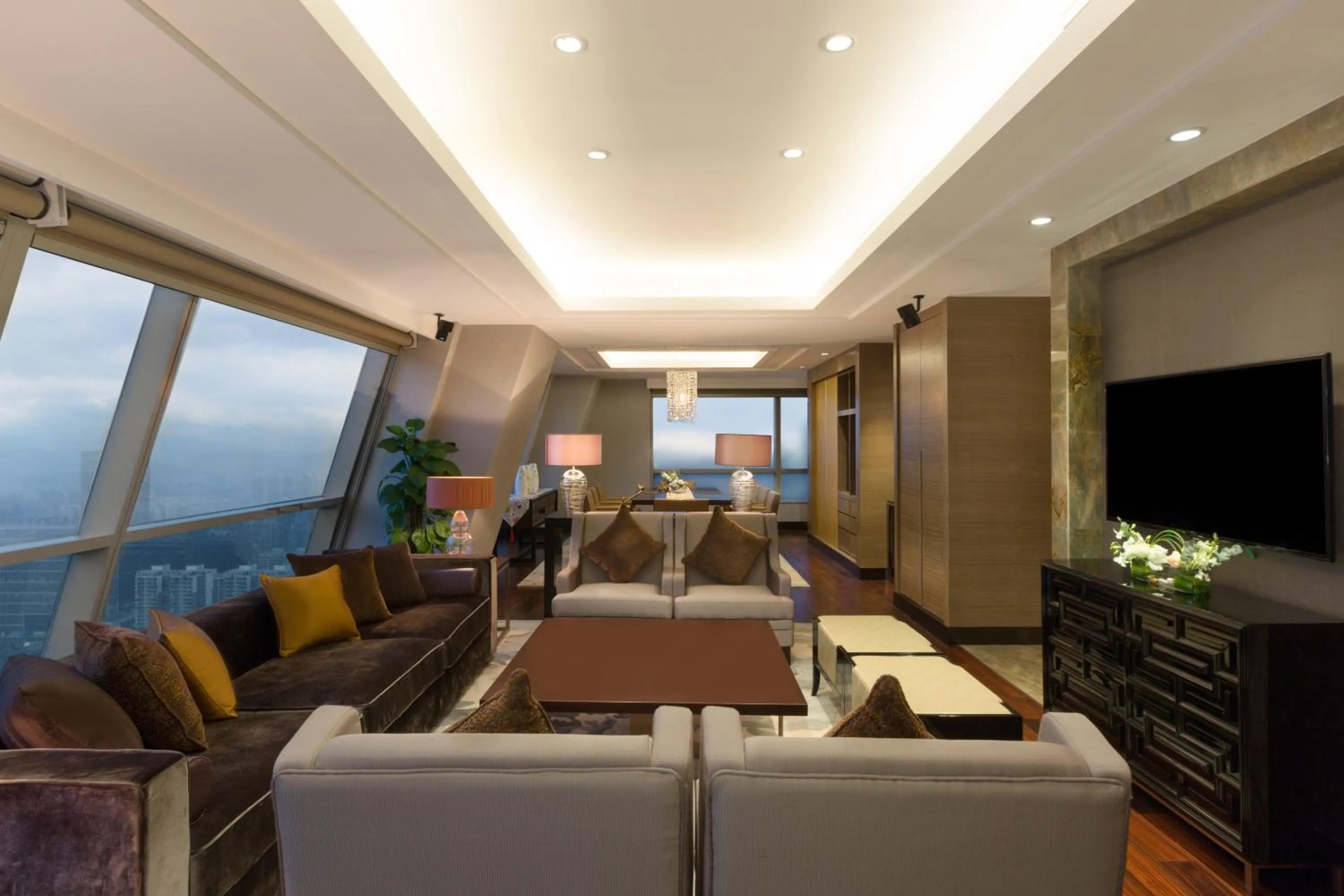 Bedroom in Crowne Plaza Wuxi Taihu by IHG