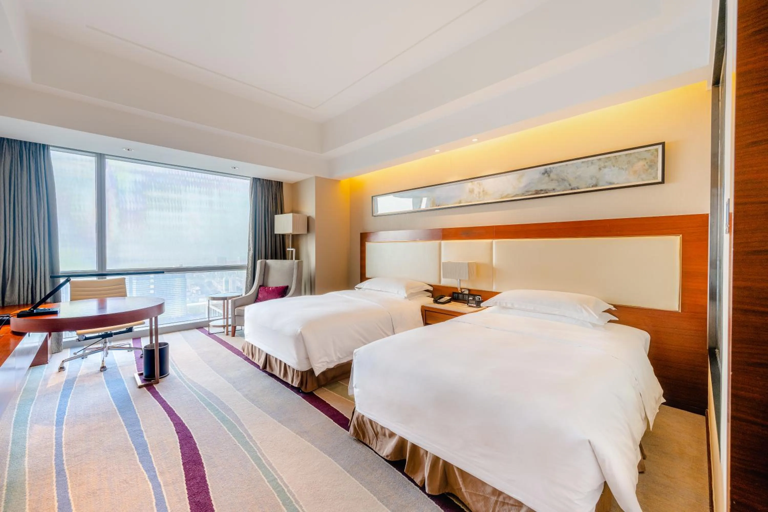 Bed in Crowne Plaza Wuxi Taihu by IHG