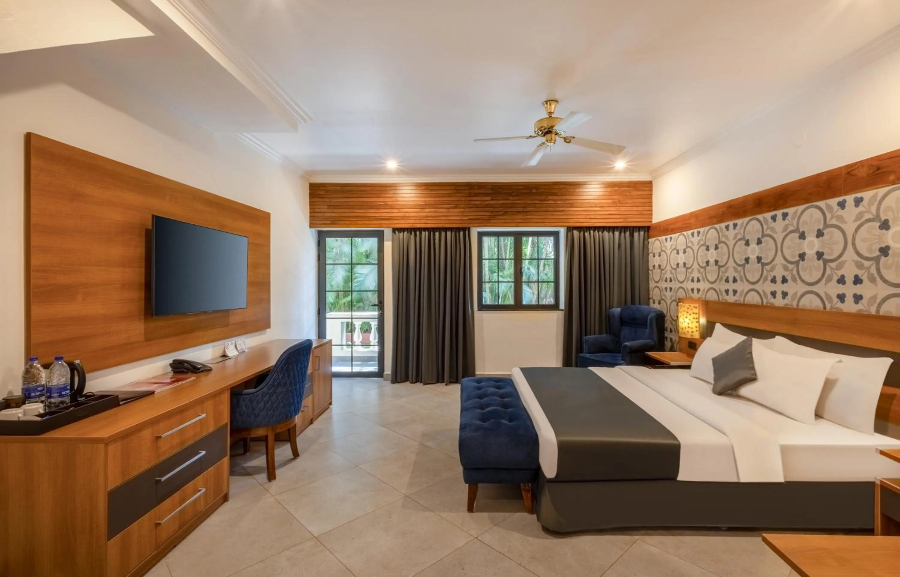 Coffee/tea facilities, Bed in Chalston Beach Resort