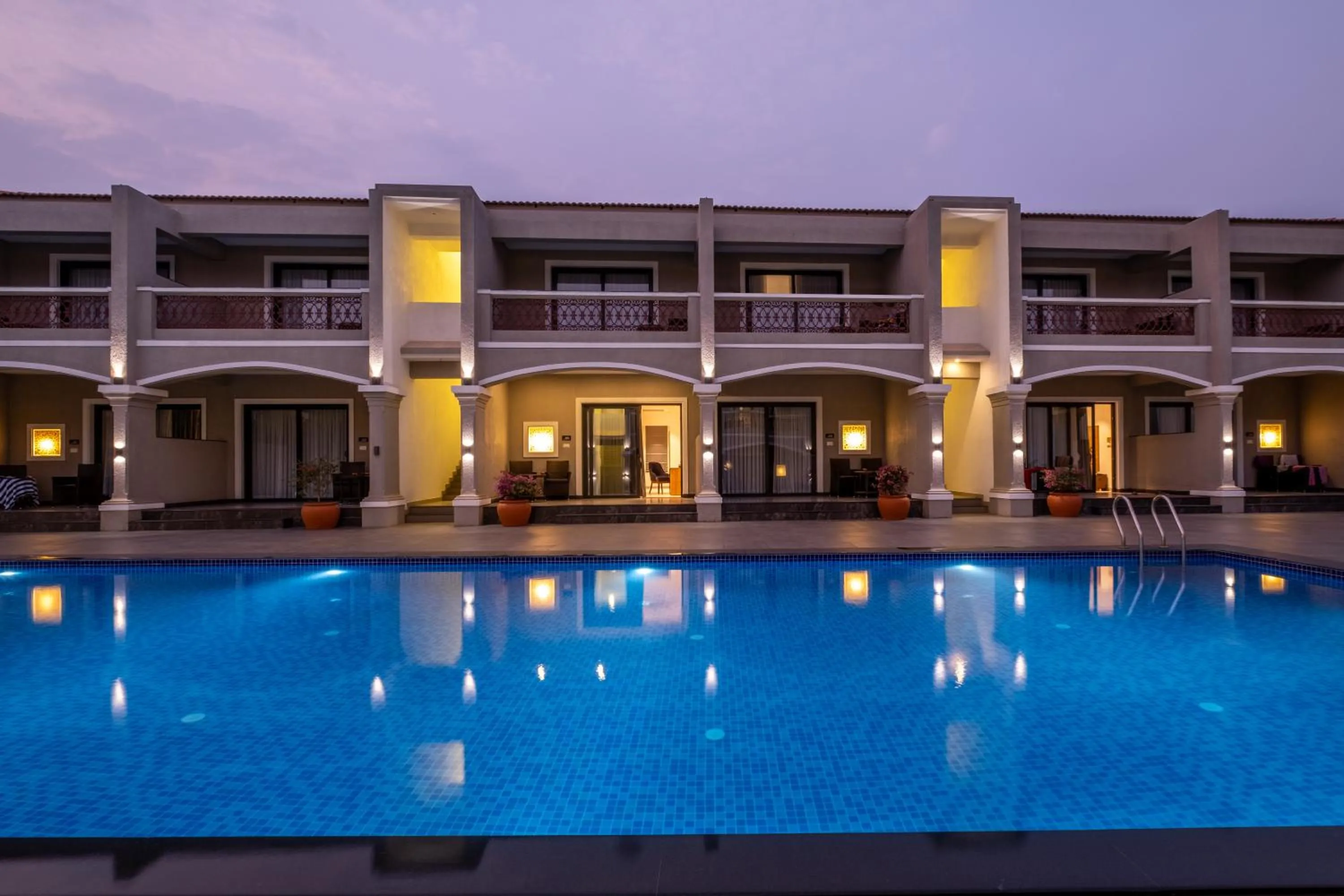 Swimming pool in Chalston Beach Resort