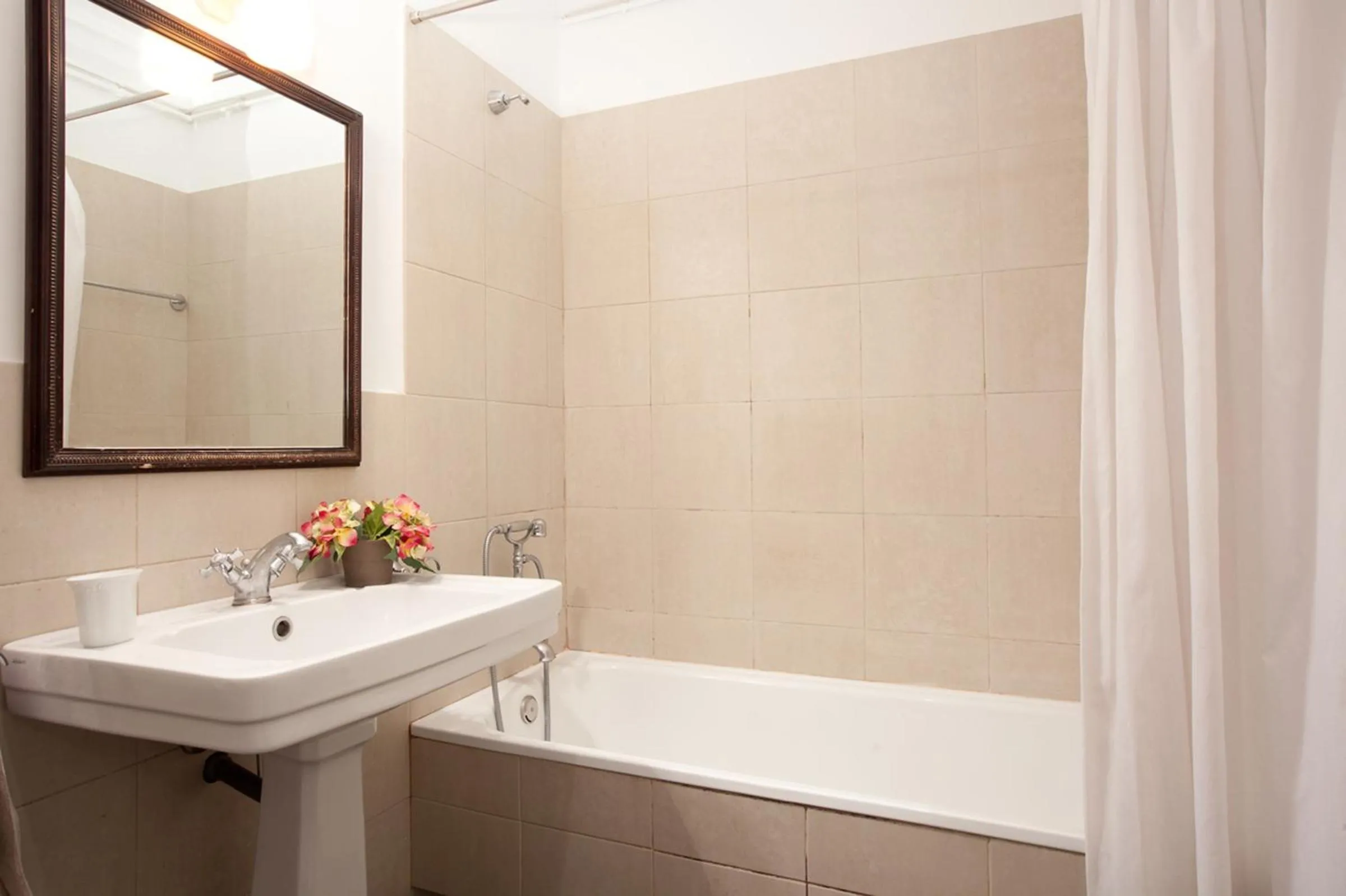 Bathroom in Letsgo Camp Nou Apartment