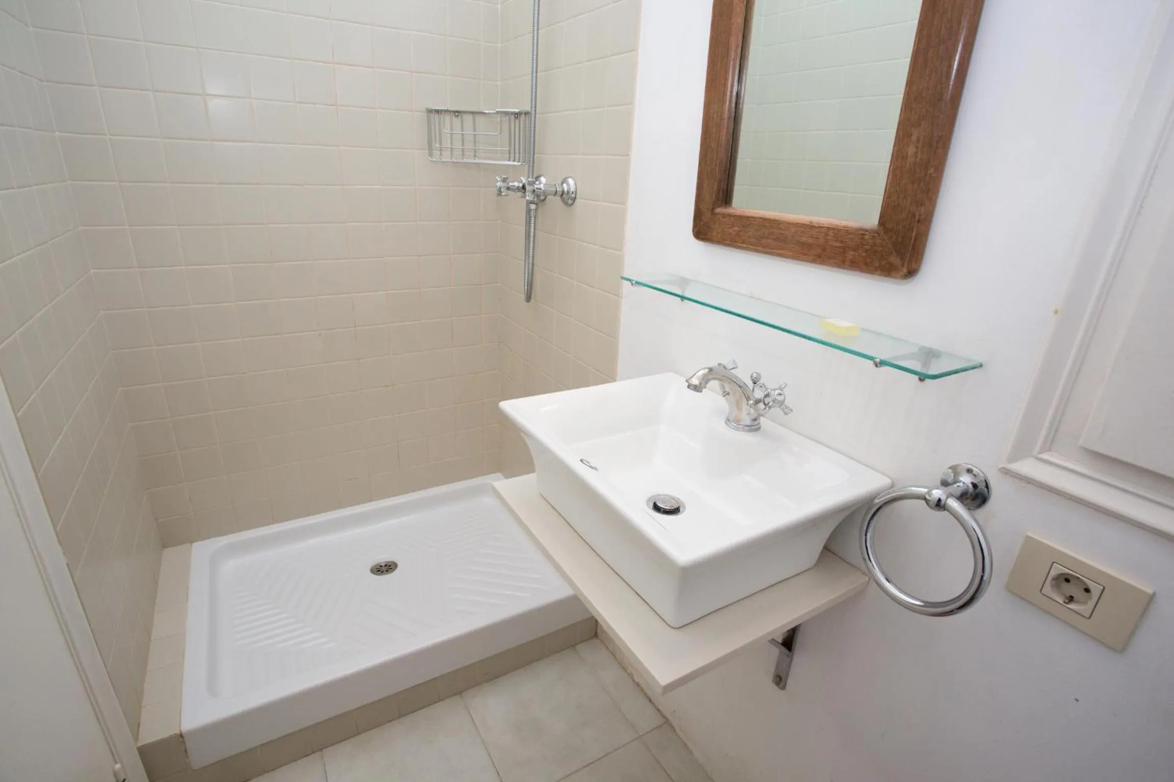 Bathroom in Letsgo Camp Nou Apartment