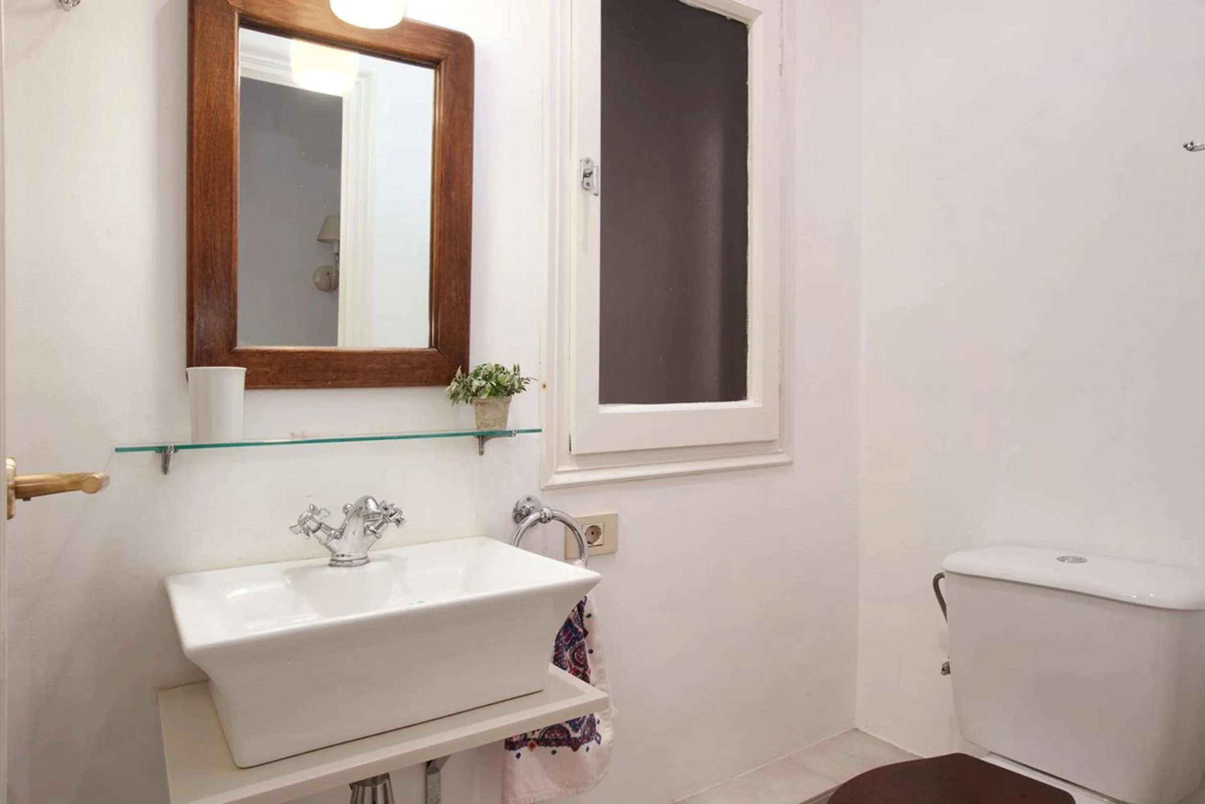 Bathroom in Letsgo Camp Nou Apartment