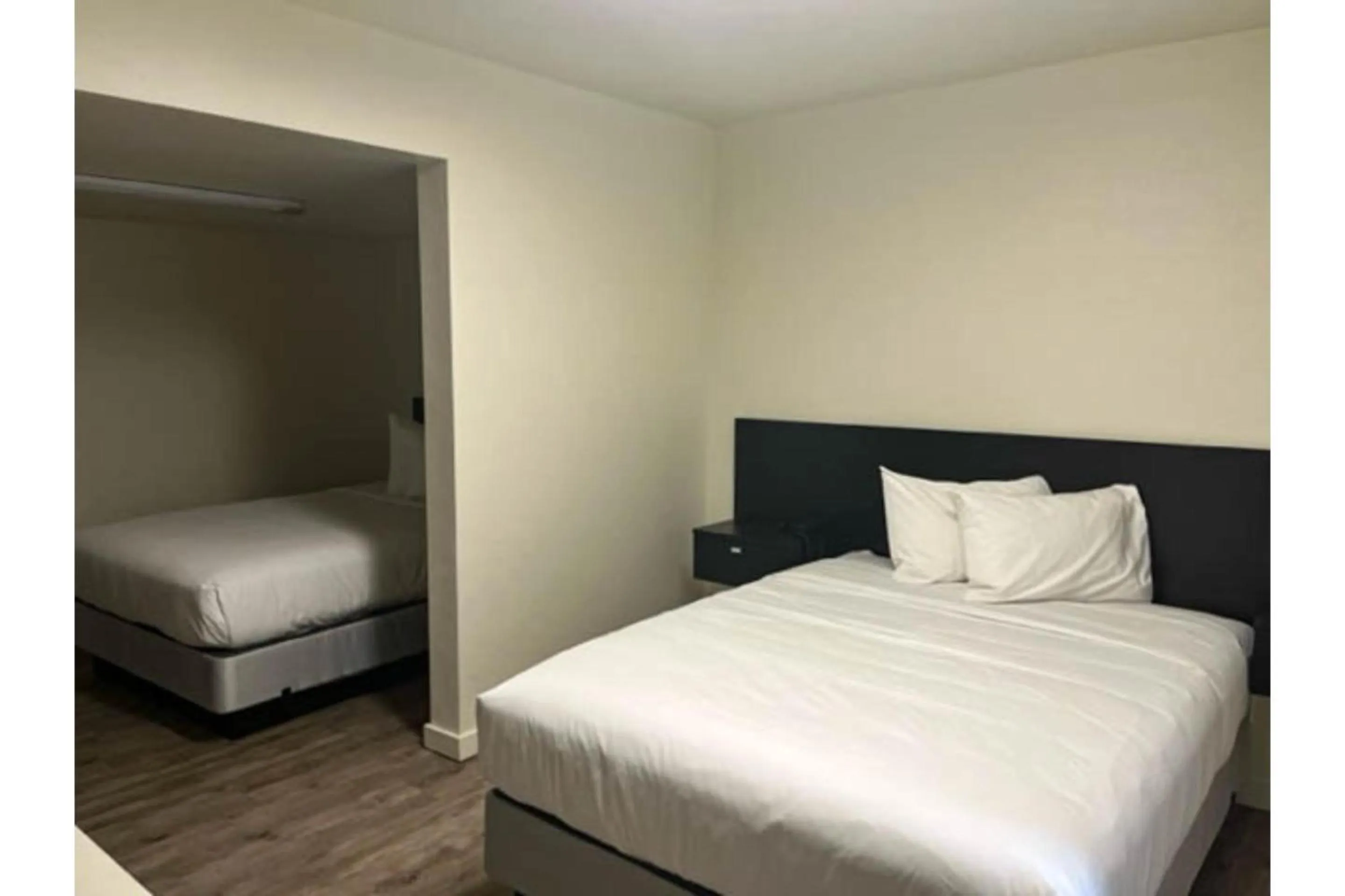 Bedroom, Bed in Pasco WA