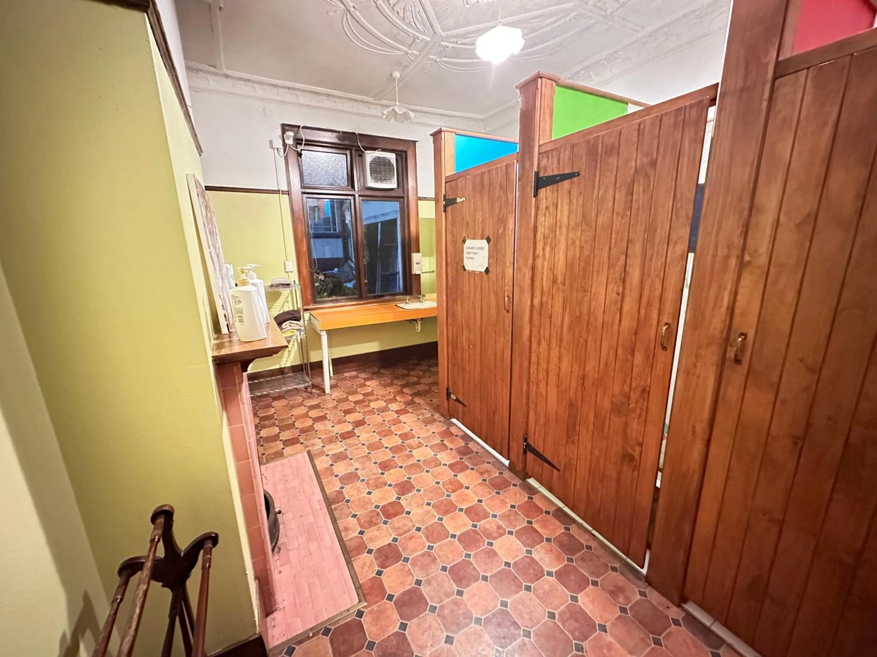 Bathroom in Manor house backpackers