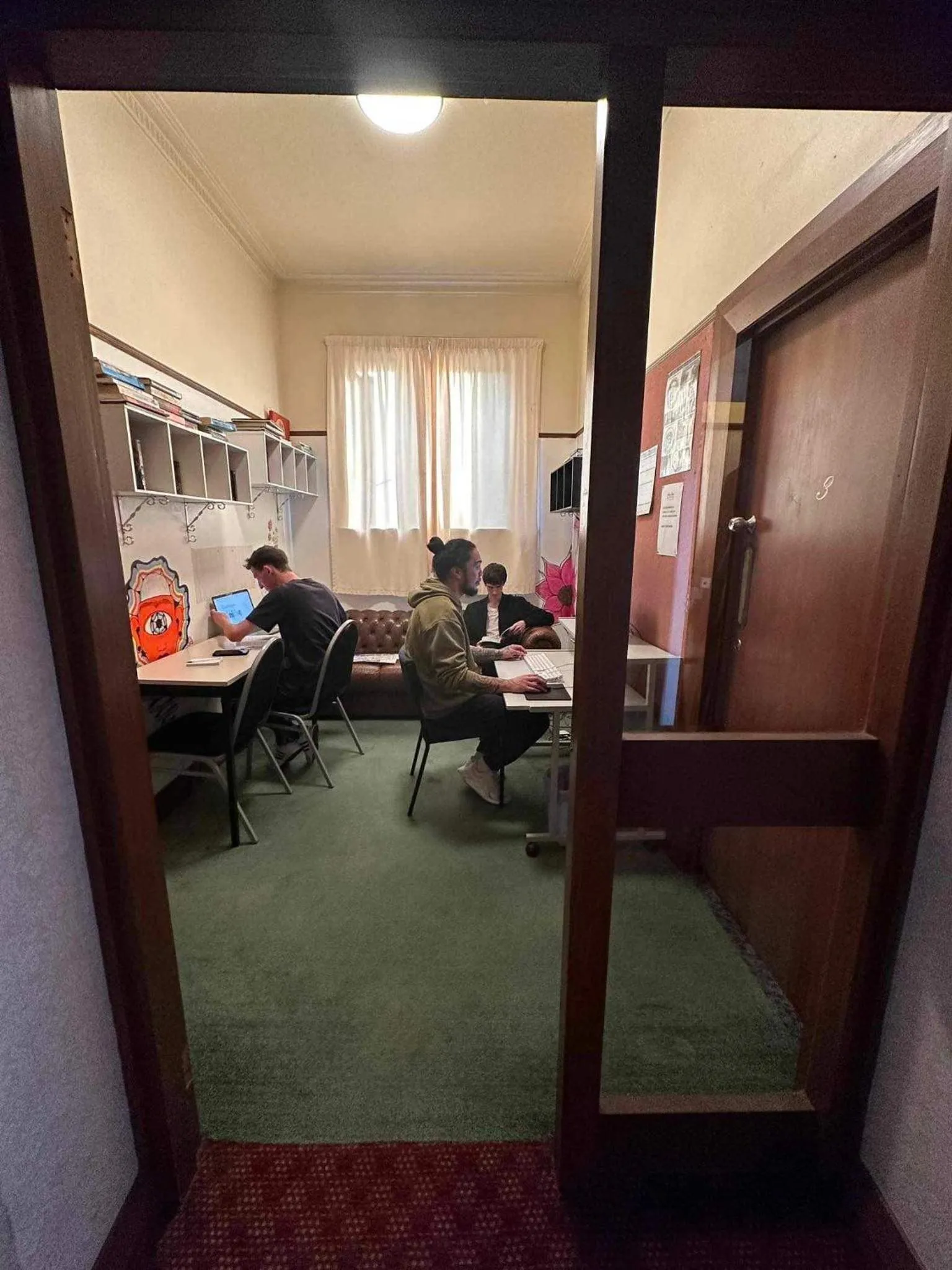 Seating area, Restaurant/Places to Eat in Manor house backpackers