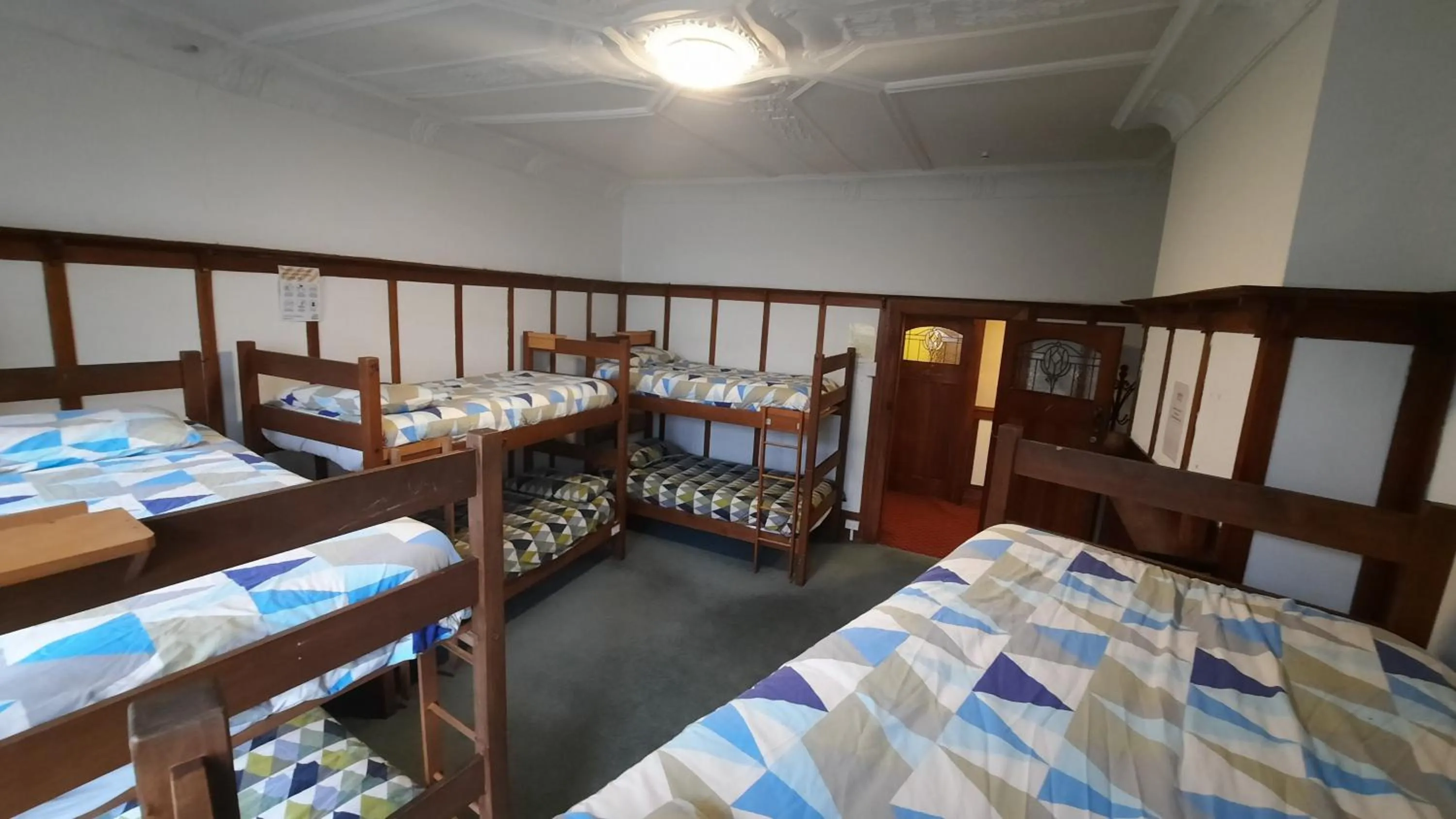 8-Bed Mixed Dormitory Room - single occupancy in Manor house backpackers