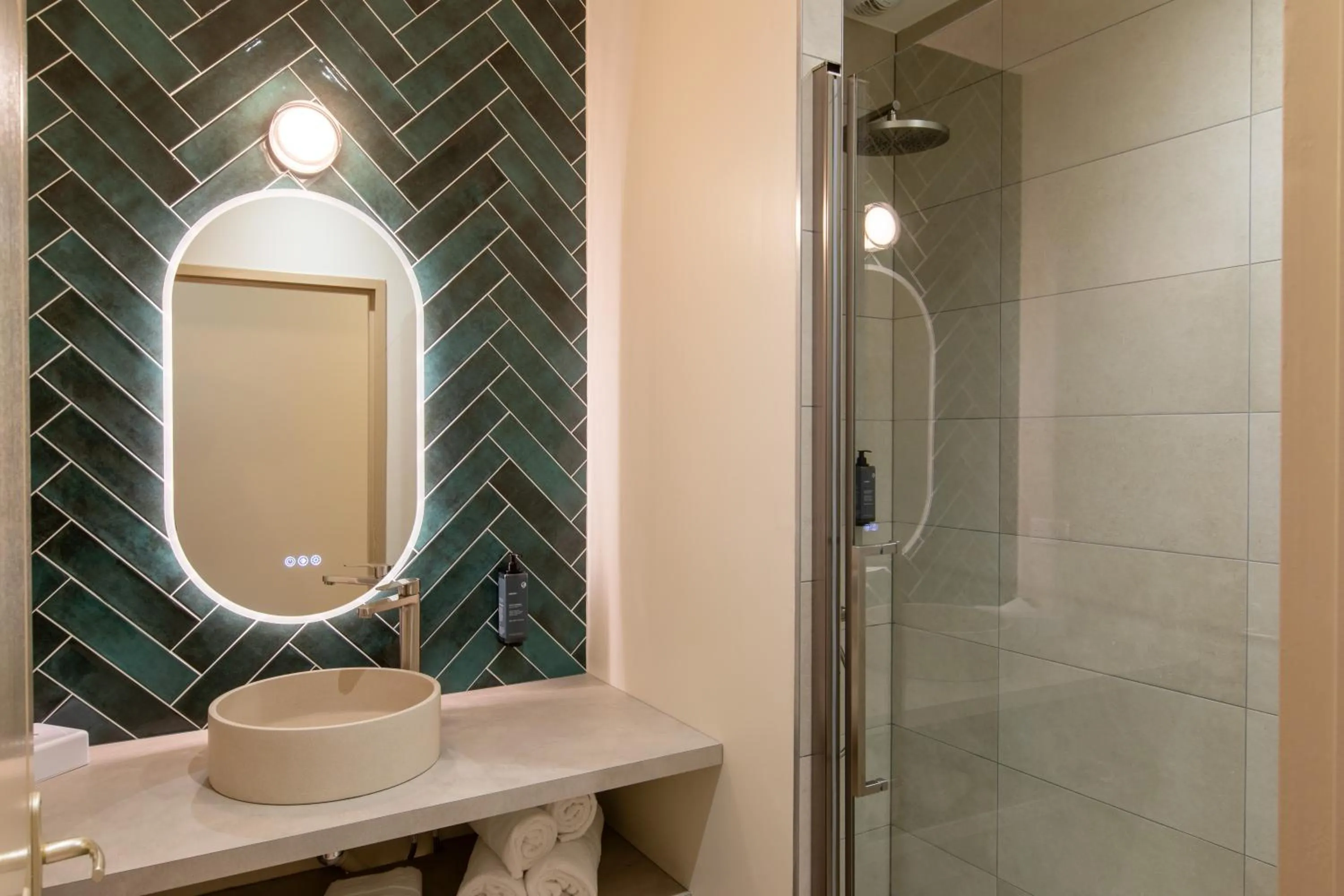 Bathroom in Domaine de la Courbe Hôtel & Spa