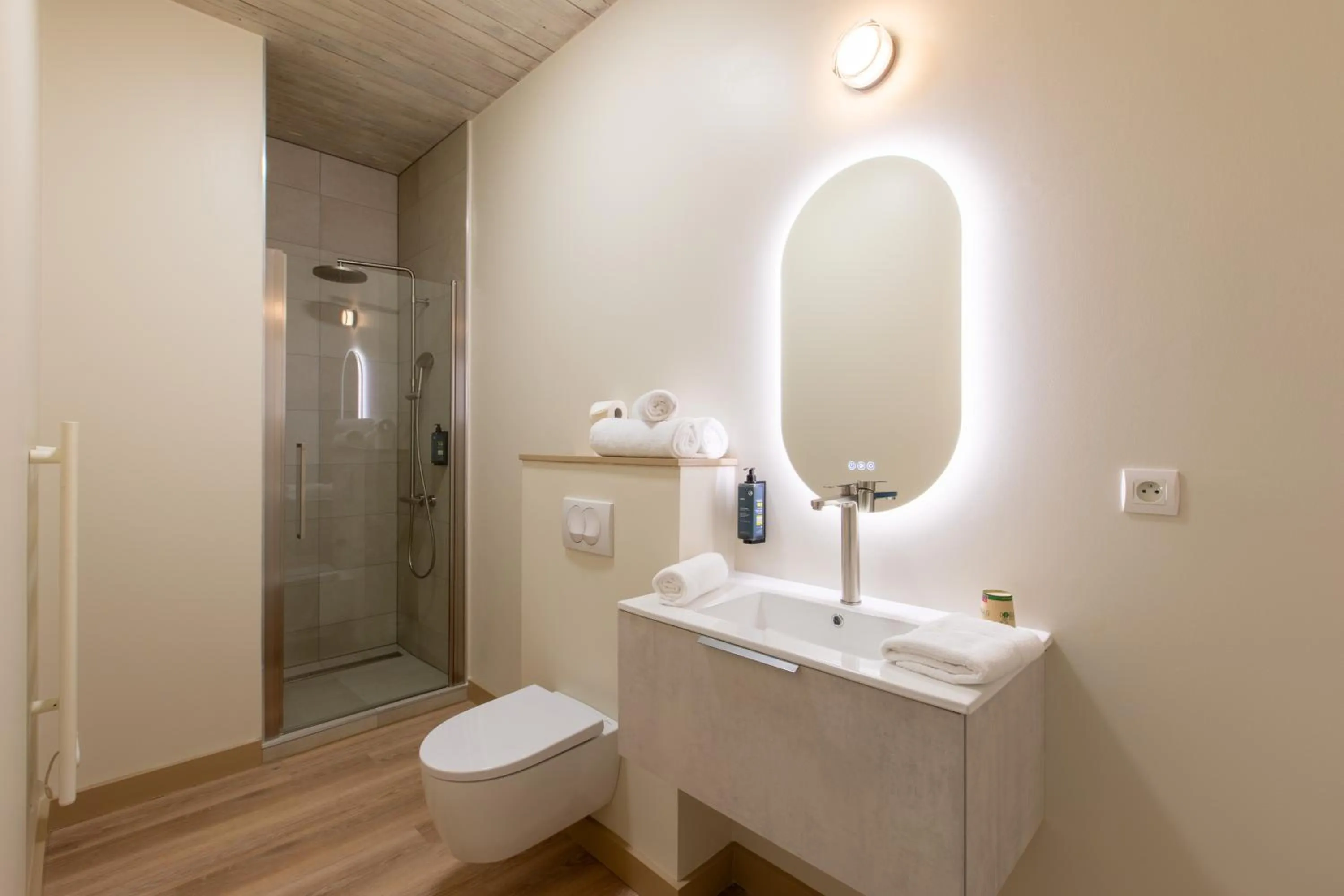 Bathroom in Domaine de la Courbe Hôtel & Spa