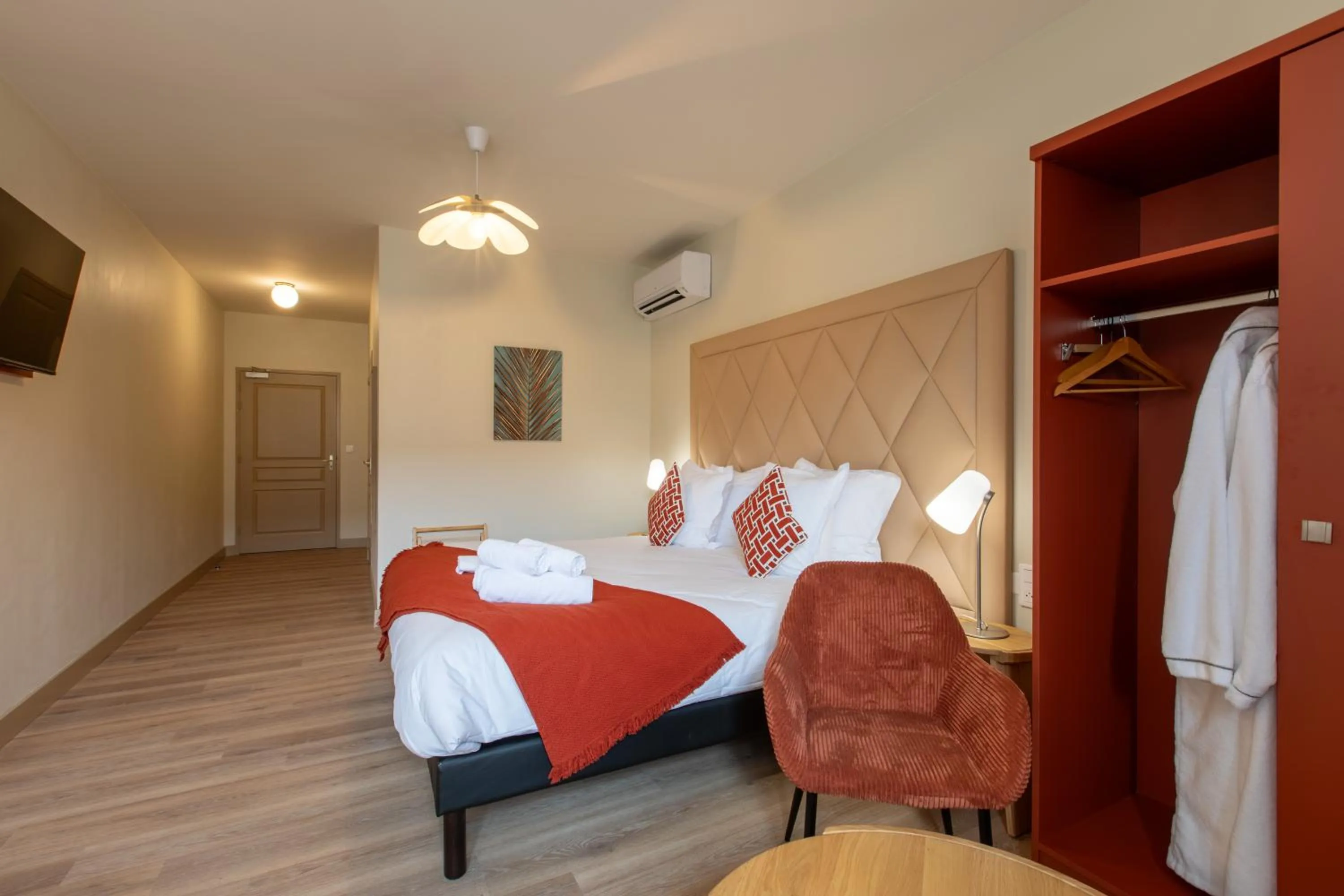 Bed in Domaine de la Courbe Hôtel & Spa