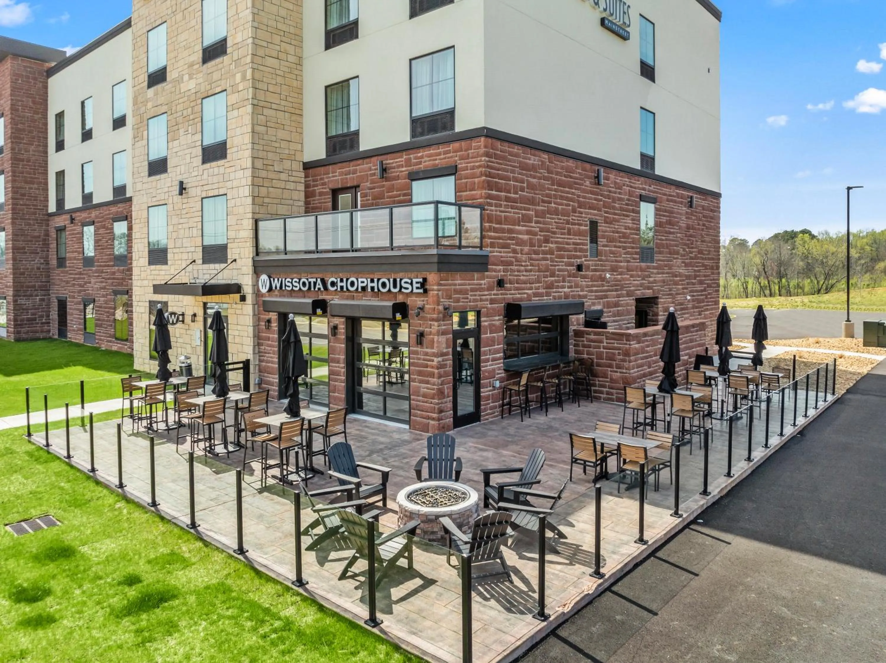 Patio in Cobblestone Hotel & Suites - Cullman