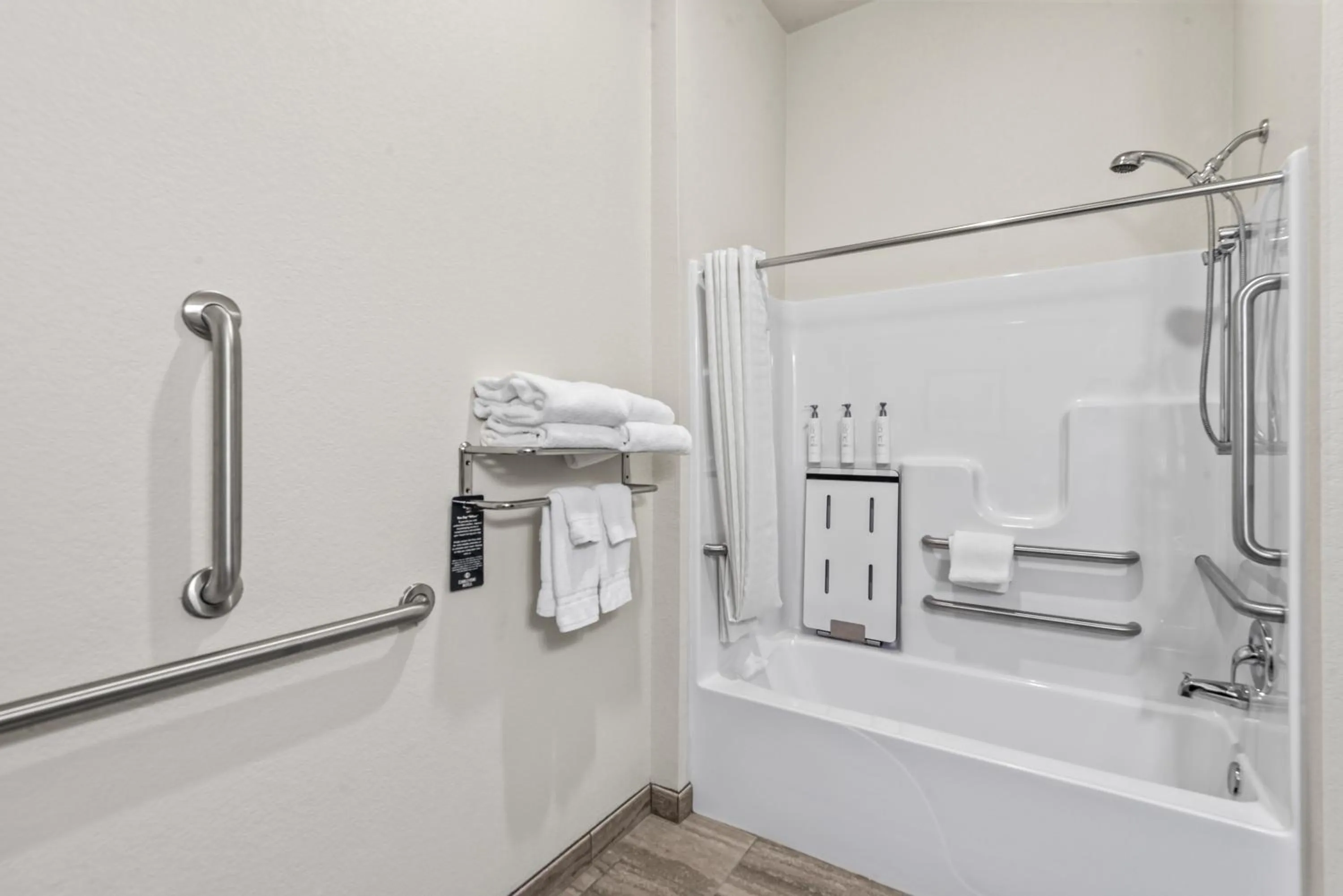 Bathroom in Cobblestone Hotel & Suites - Cullman
