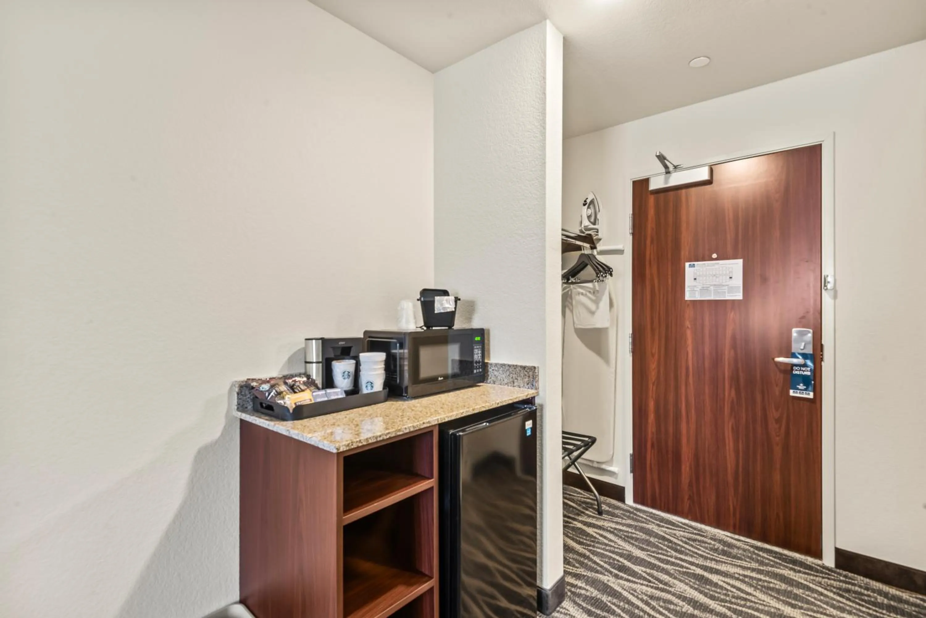 Bedroom in Cobblestone Hotel & Suites - Cullman