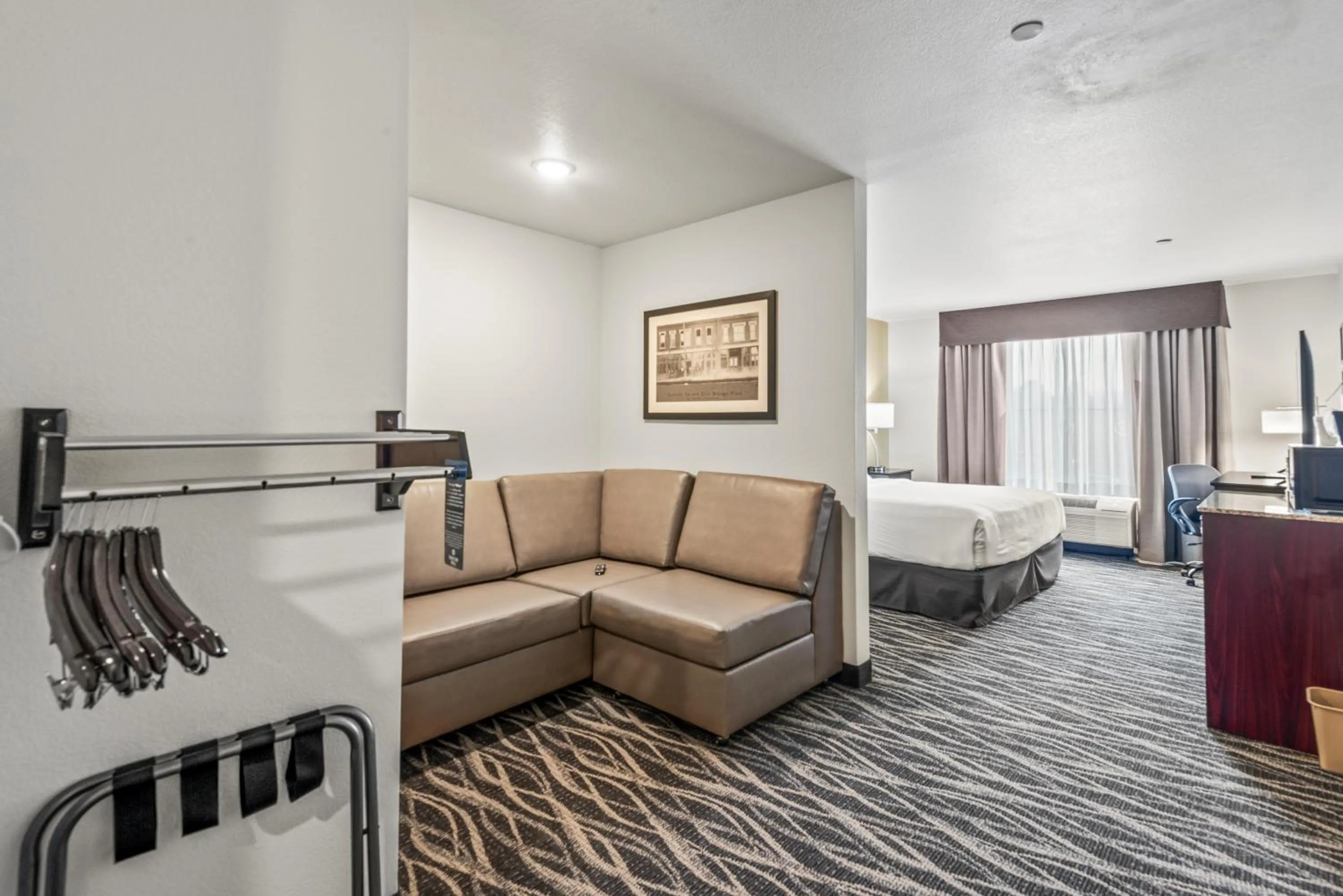 Bedroom, Bed in Cobblestone Hotel & Suites - Cullman