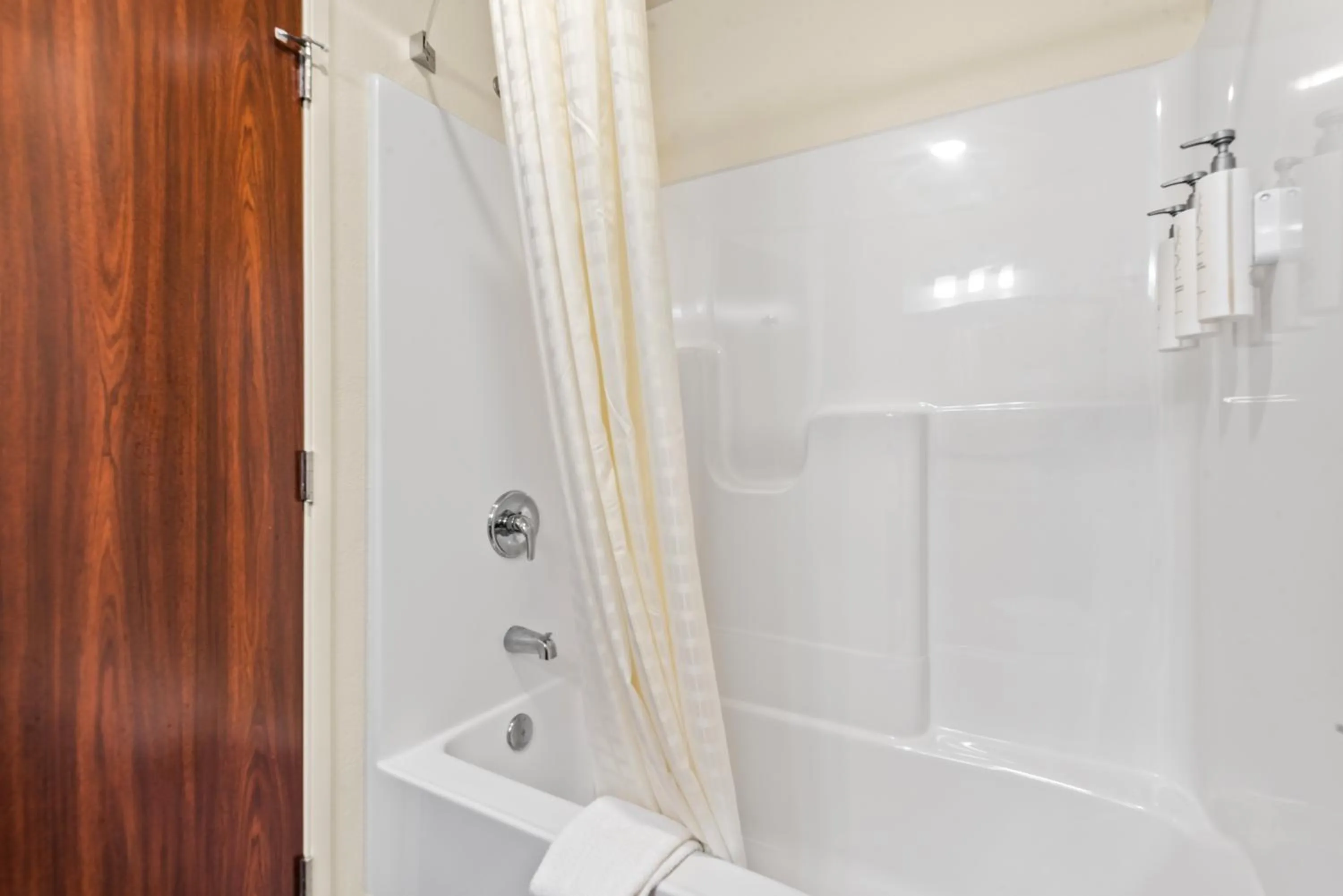 Bathroom in Cobblestone Hotel & Suites - Cullman