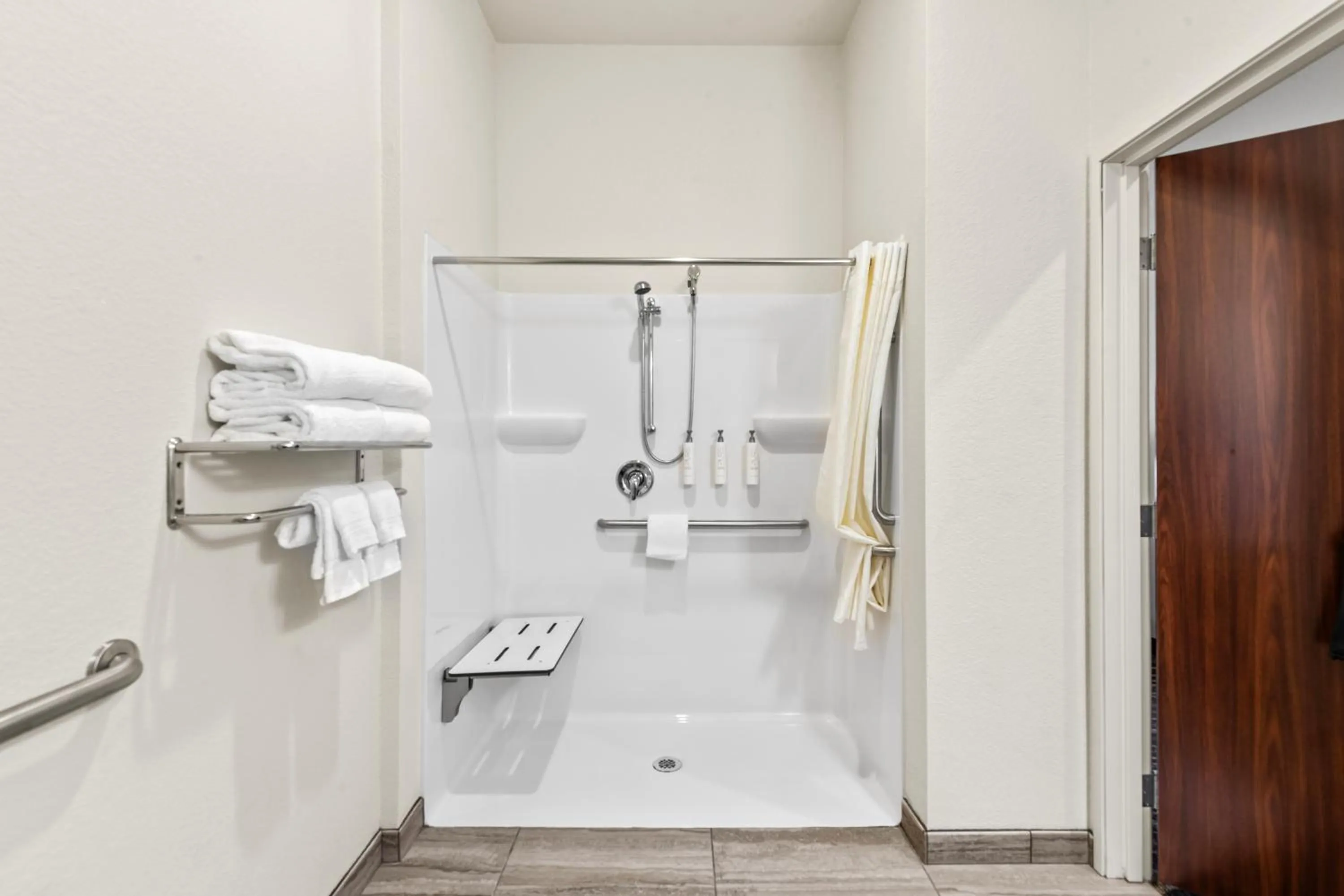 Bathroom in Cobblestone Hotel & Suites - Cullman