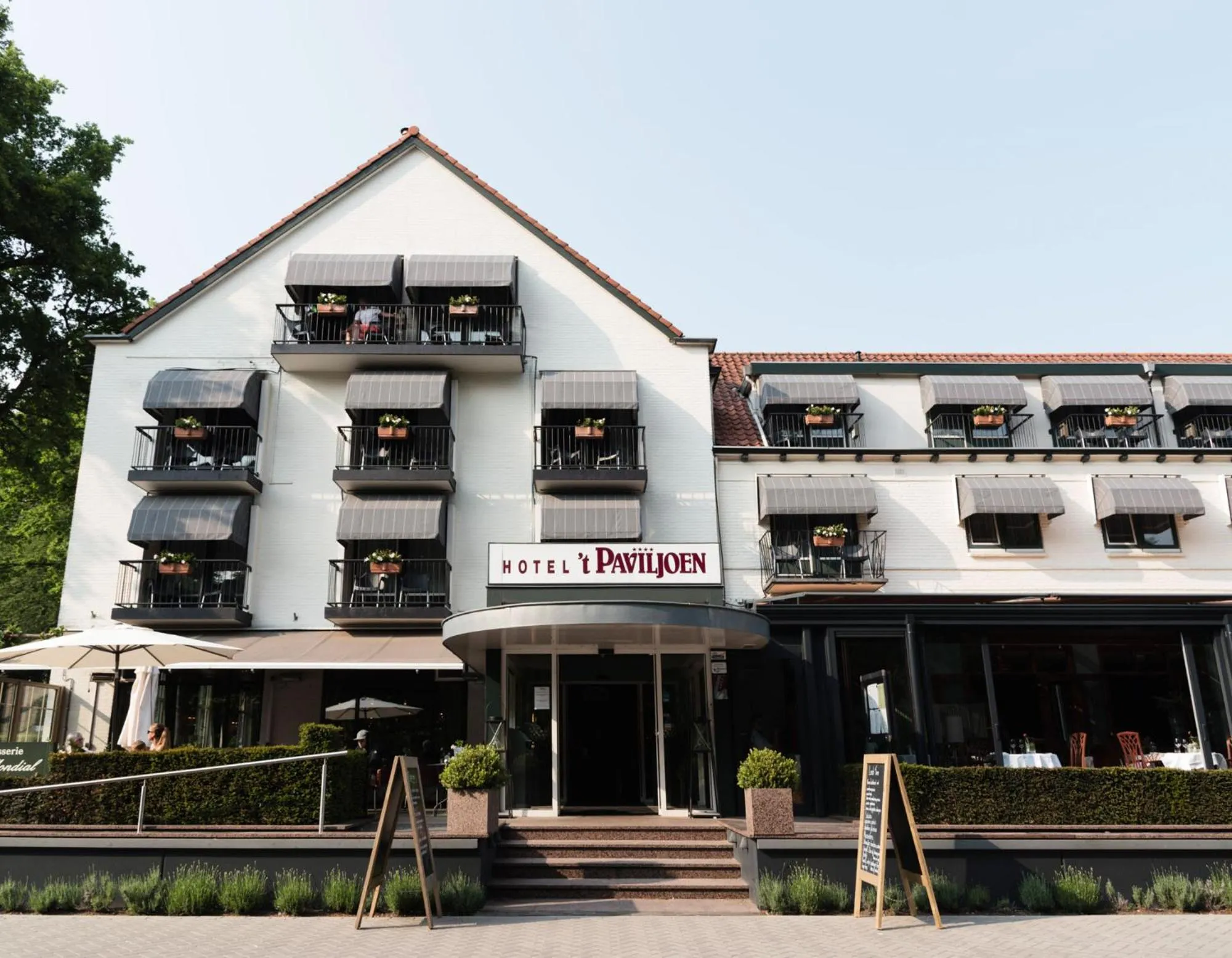 Property building in Hotel 't Paviljoen