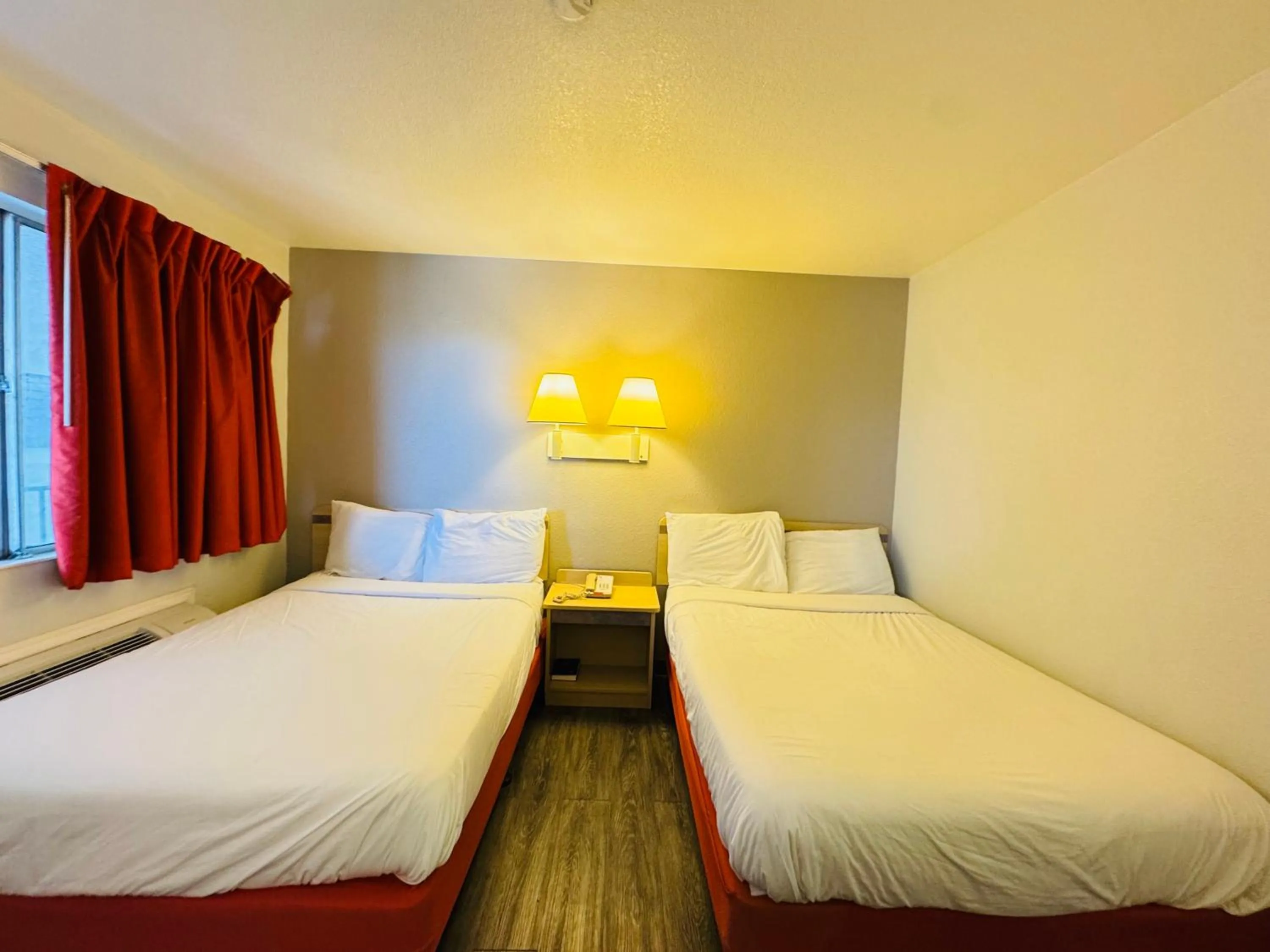 Bedroom, Bed in Studio 6 Casper WY