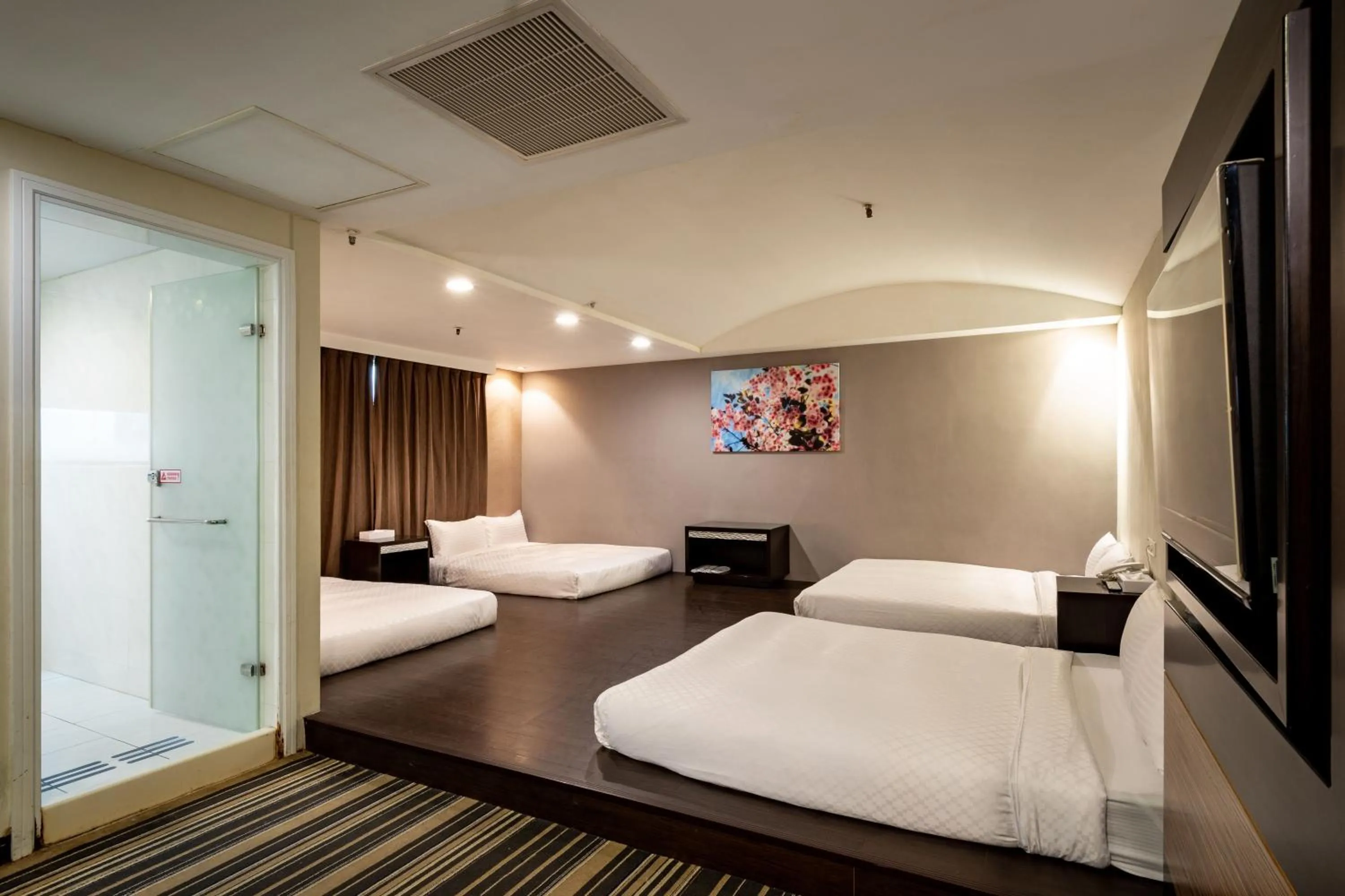 Photo of the whole room, Bed in Yoyo Hotel