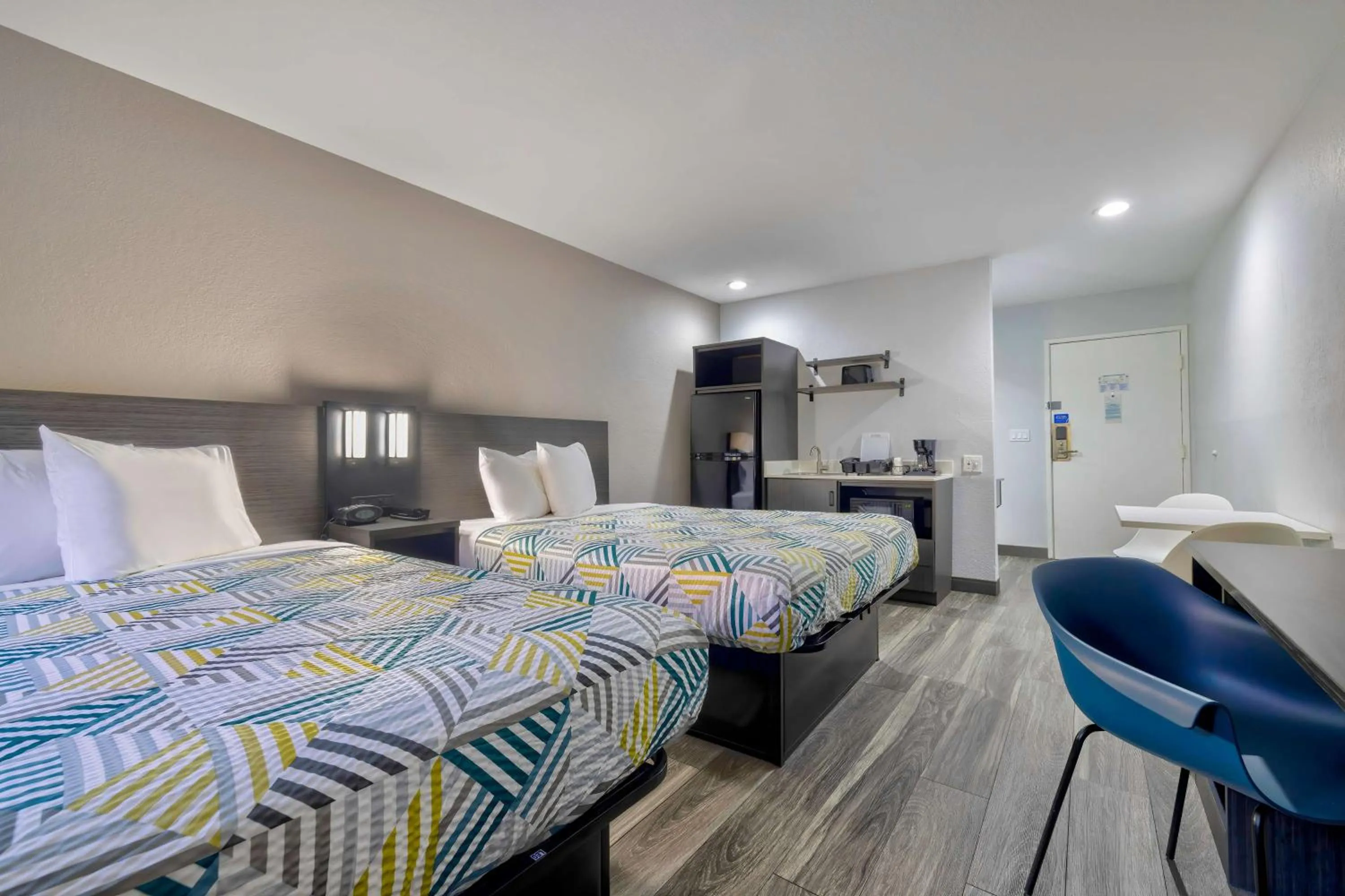 Bedroom, Bed in Studio 6 Little Rock AR South