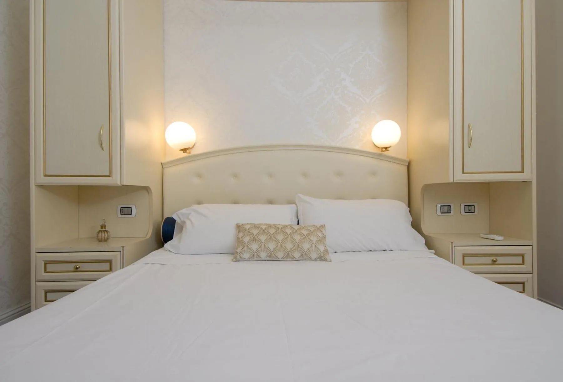 Bed in Piccolo di Piazza di Spagna Suites